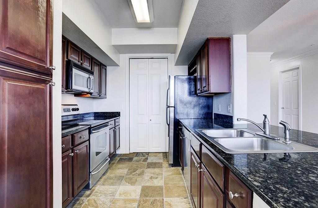 7575 Kirby Drive 2304 Property Photo 6