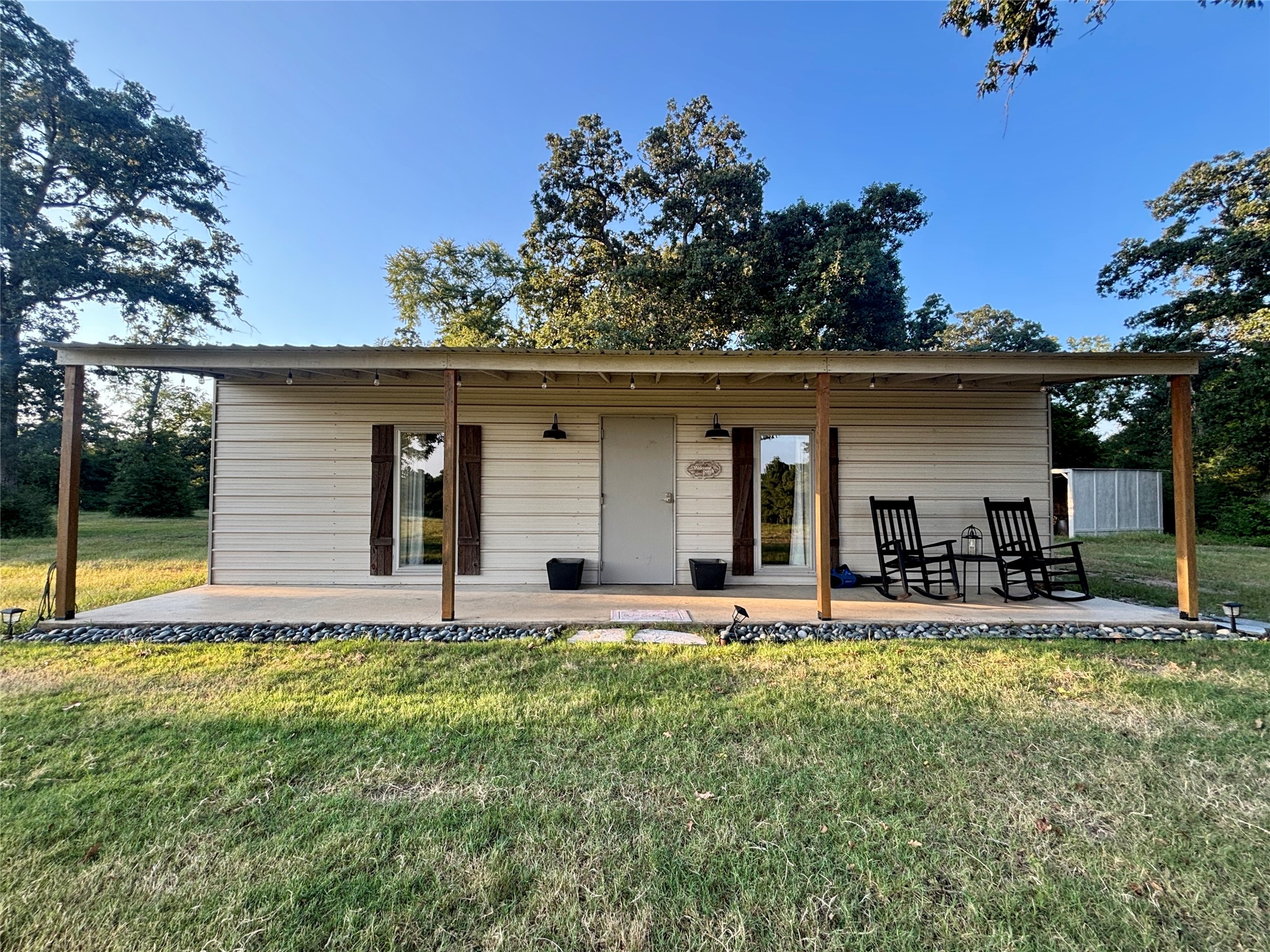 3458 Private Road 1425 Property Photo 3