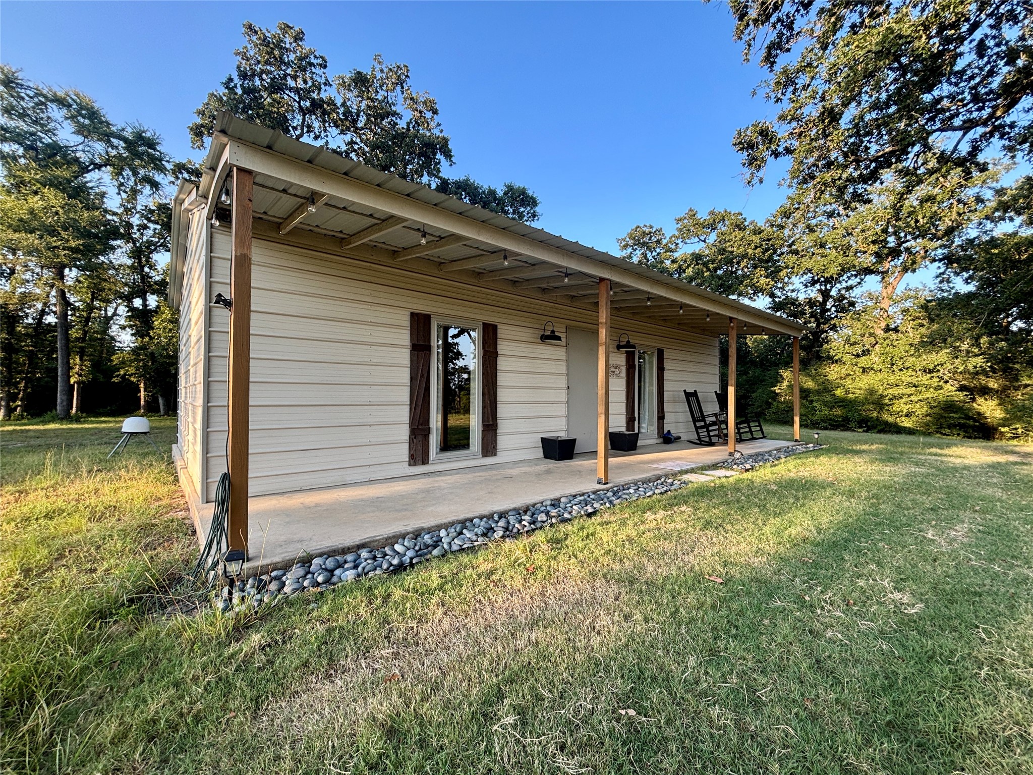 3458 Private Road 1425 Property Photo 4