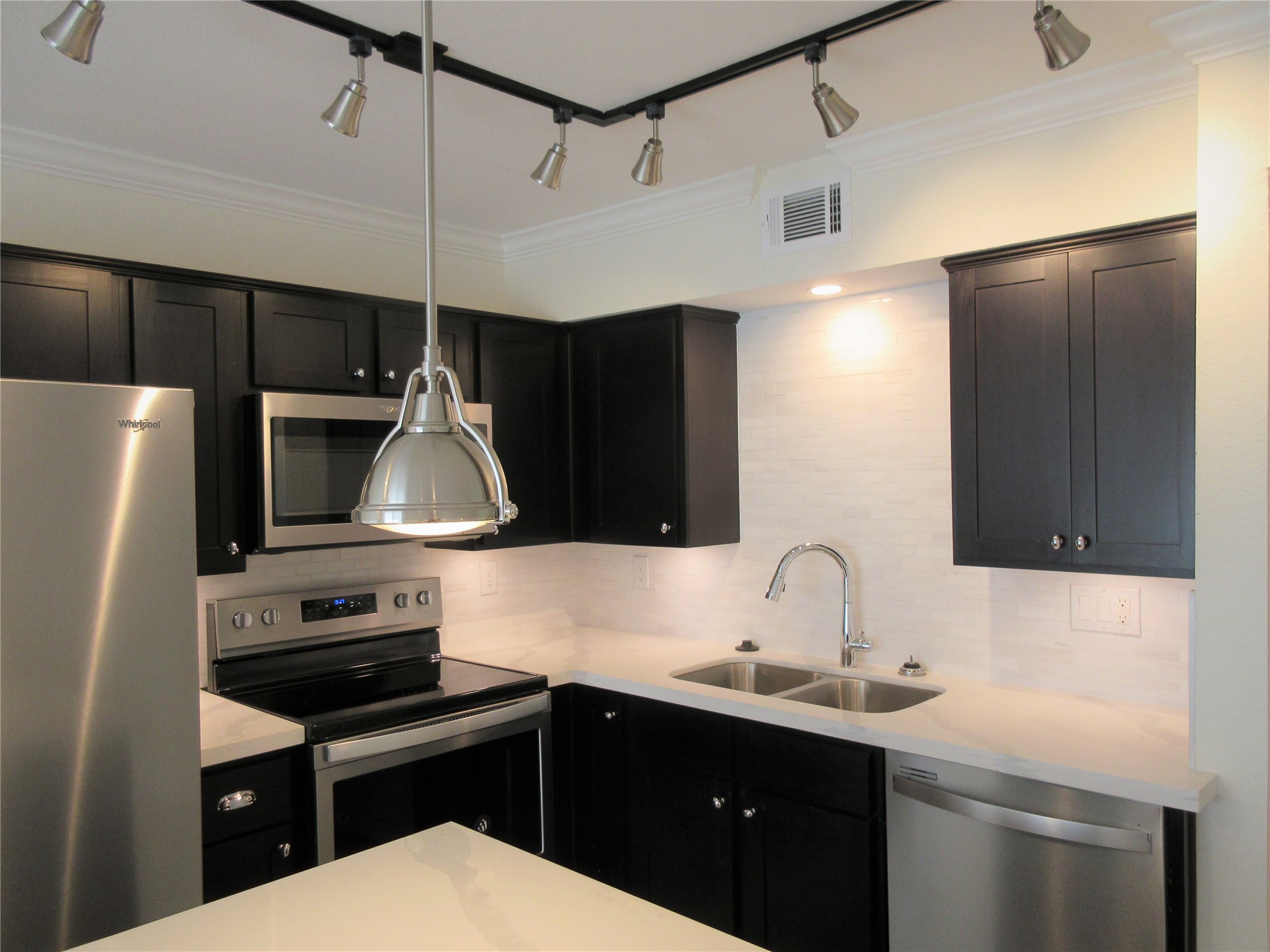 300 Pecore Street 11 Property Photo 3