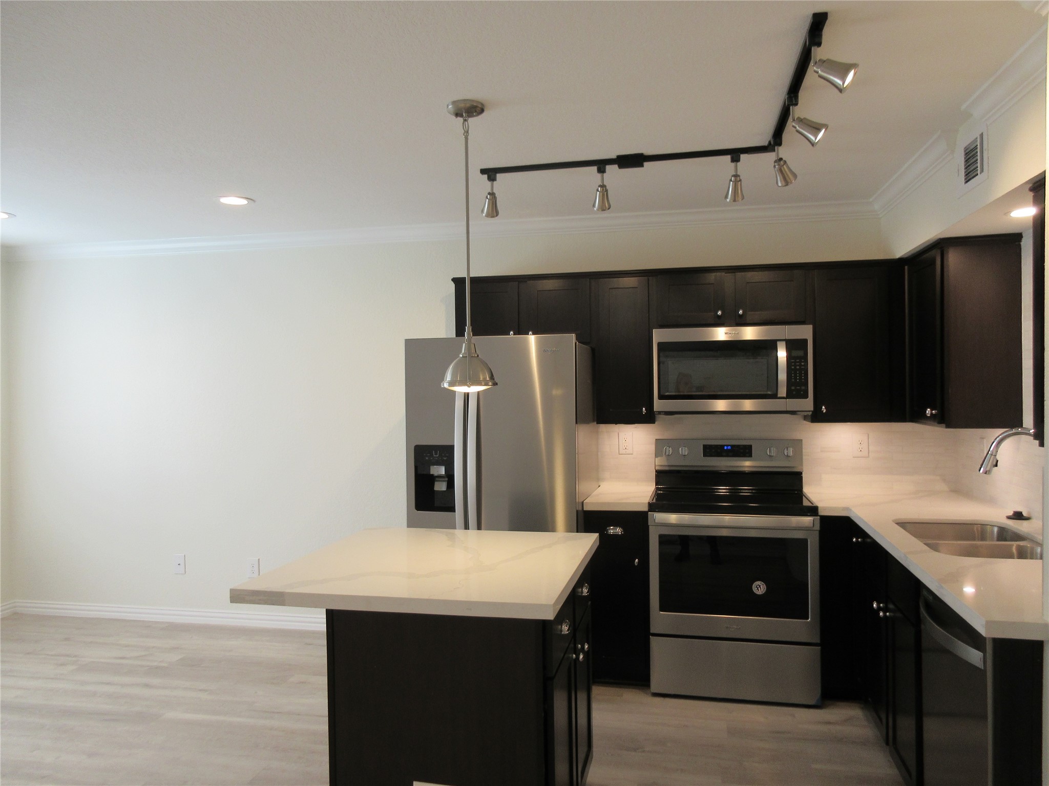 300 Pecore Street 11 Property Photo 4