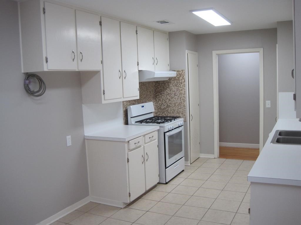 1124 Lawrence Street Property Photo 6