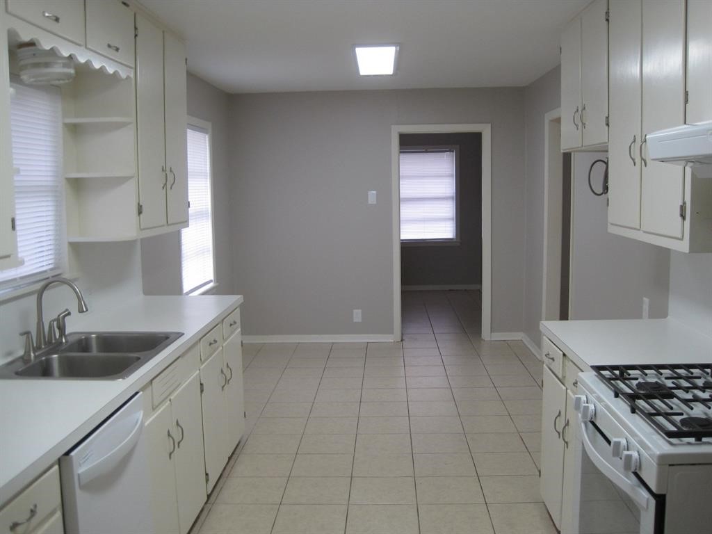 1124 Lawrence Street Property Photo 8