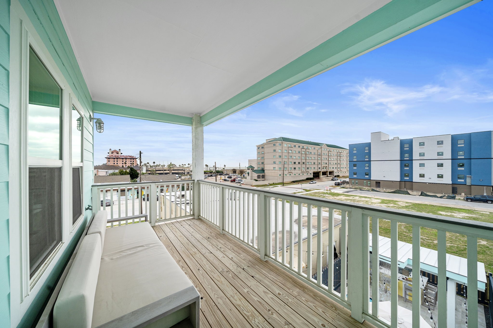 2307 Bernardo De Galvez Avenue Property Photo 6