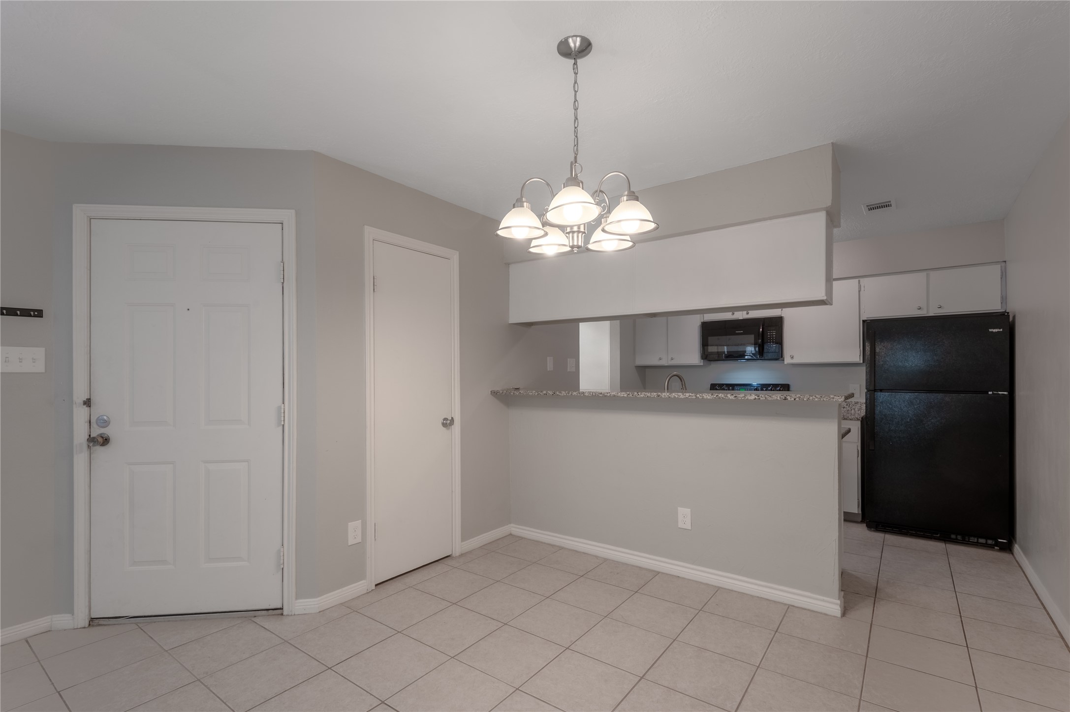 2401 Sycamore Avenue C2 Property Photo 10