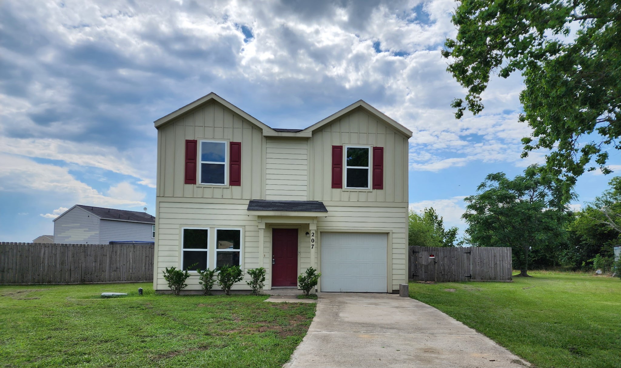 207 Branch Circle Property Photo 1
