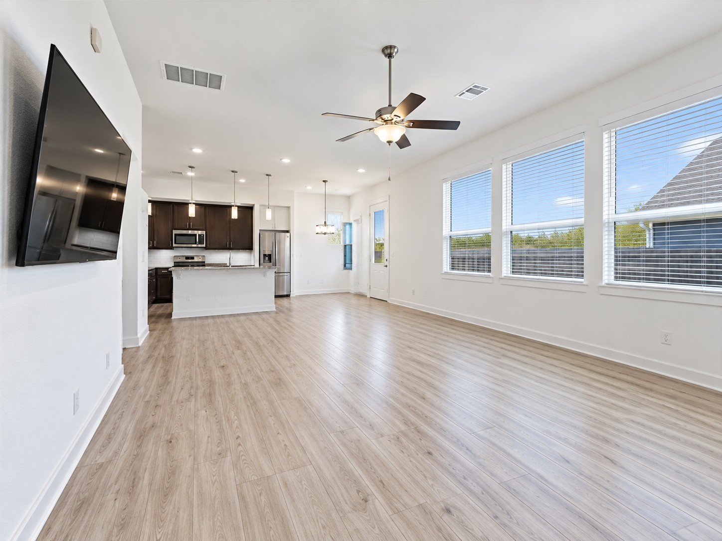 24742 Levante Drive Property Photo 5