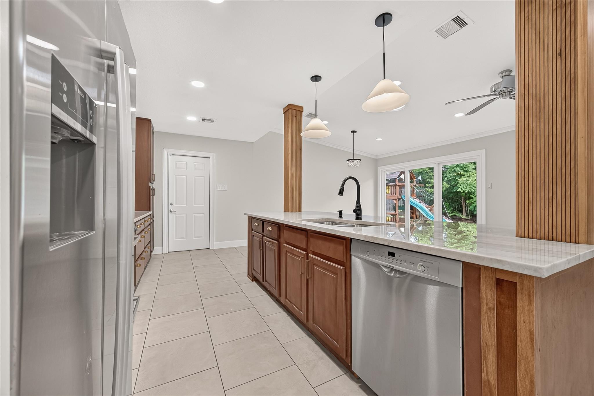 11126 Cedarhurst Drive, Houston Tx 77096 Property Photo 11