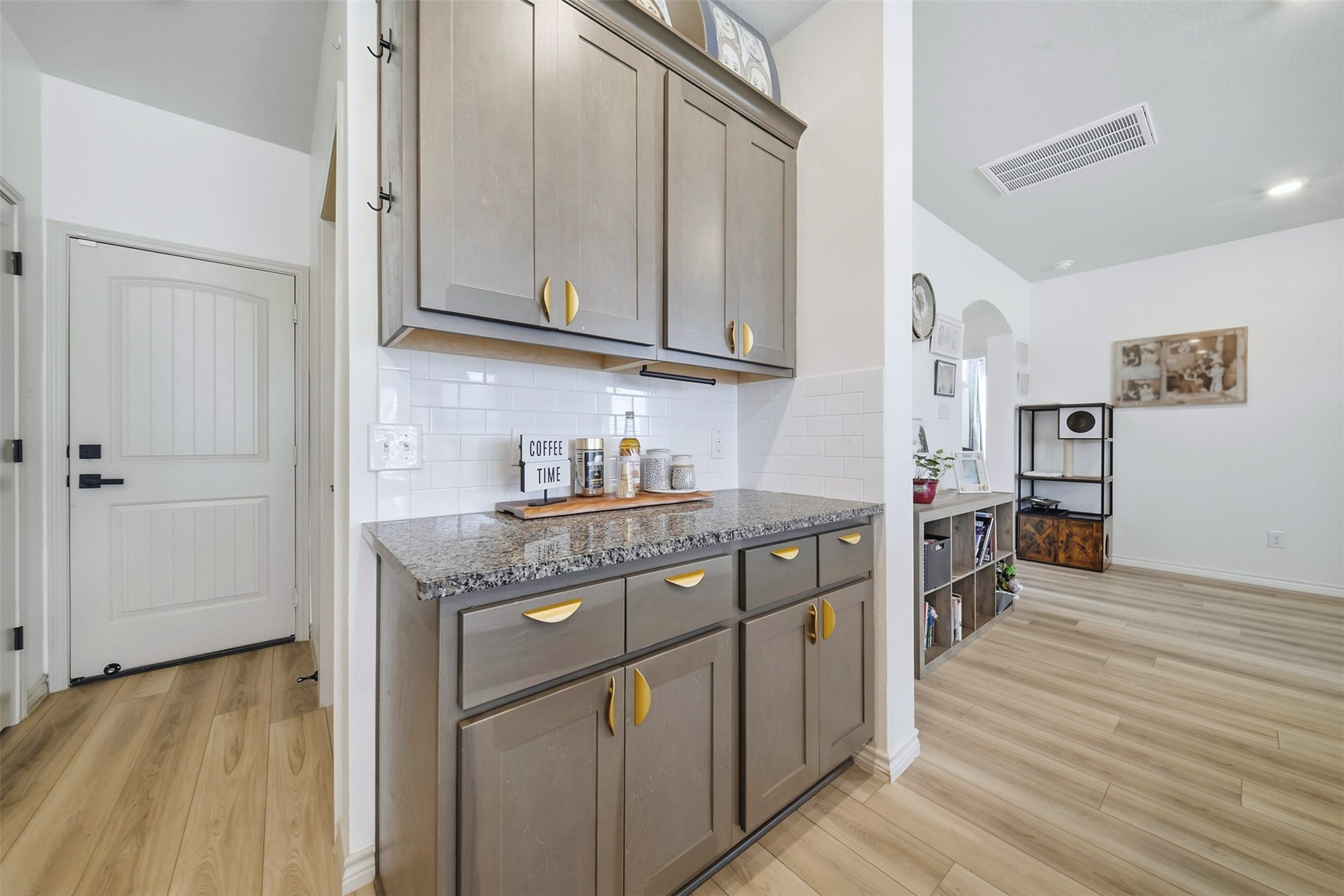 6306 Darlington Avenue Property Photo 12
