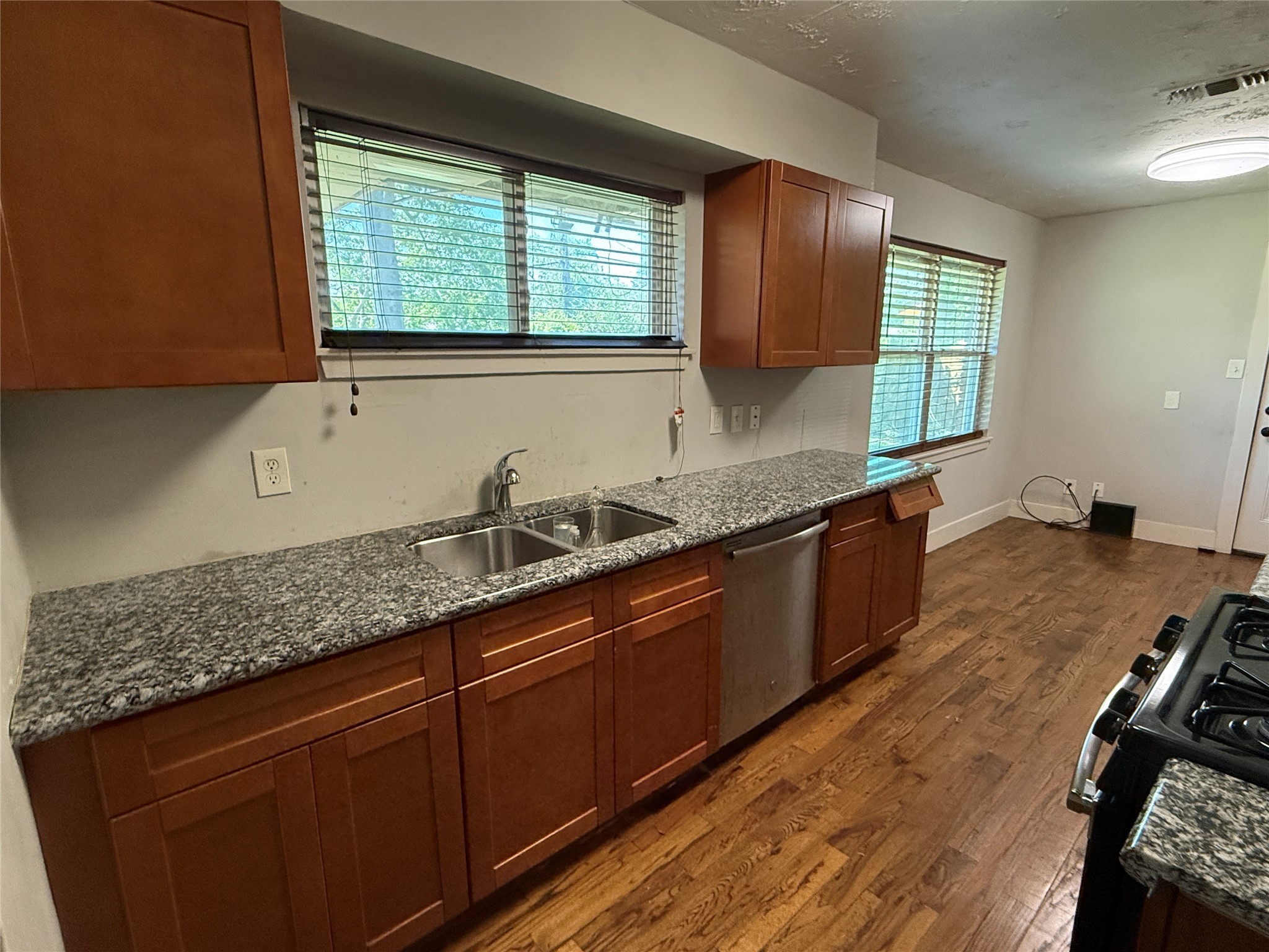 10317 Kelburn Drive Property Photo 8