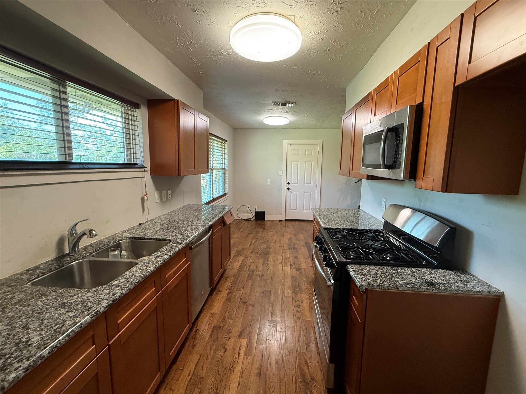 10317 Kelburn Drive Property Photo 9