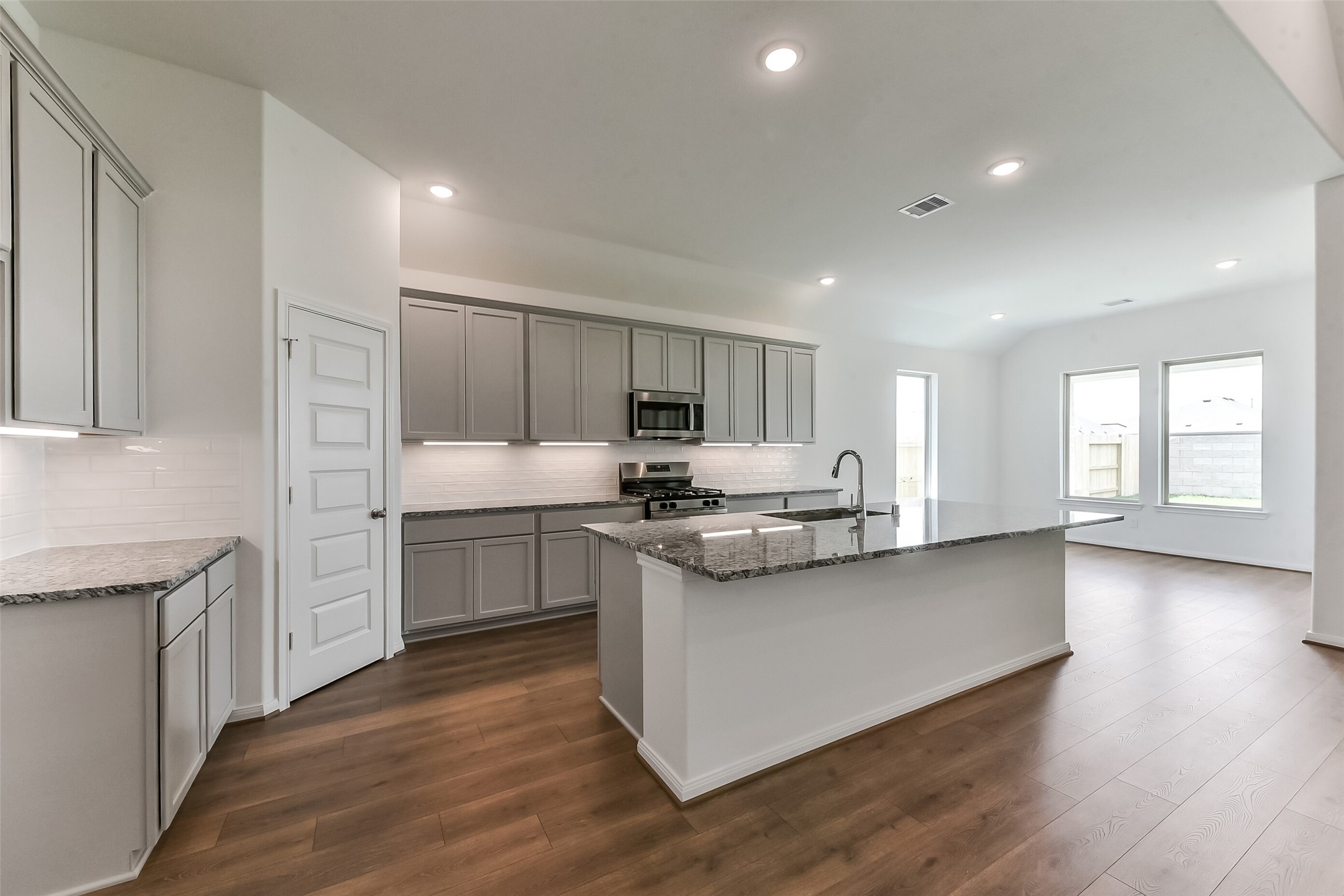 3562 Mount Scenery Lane Property Photo 9