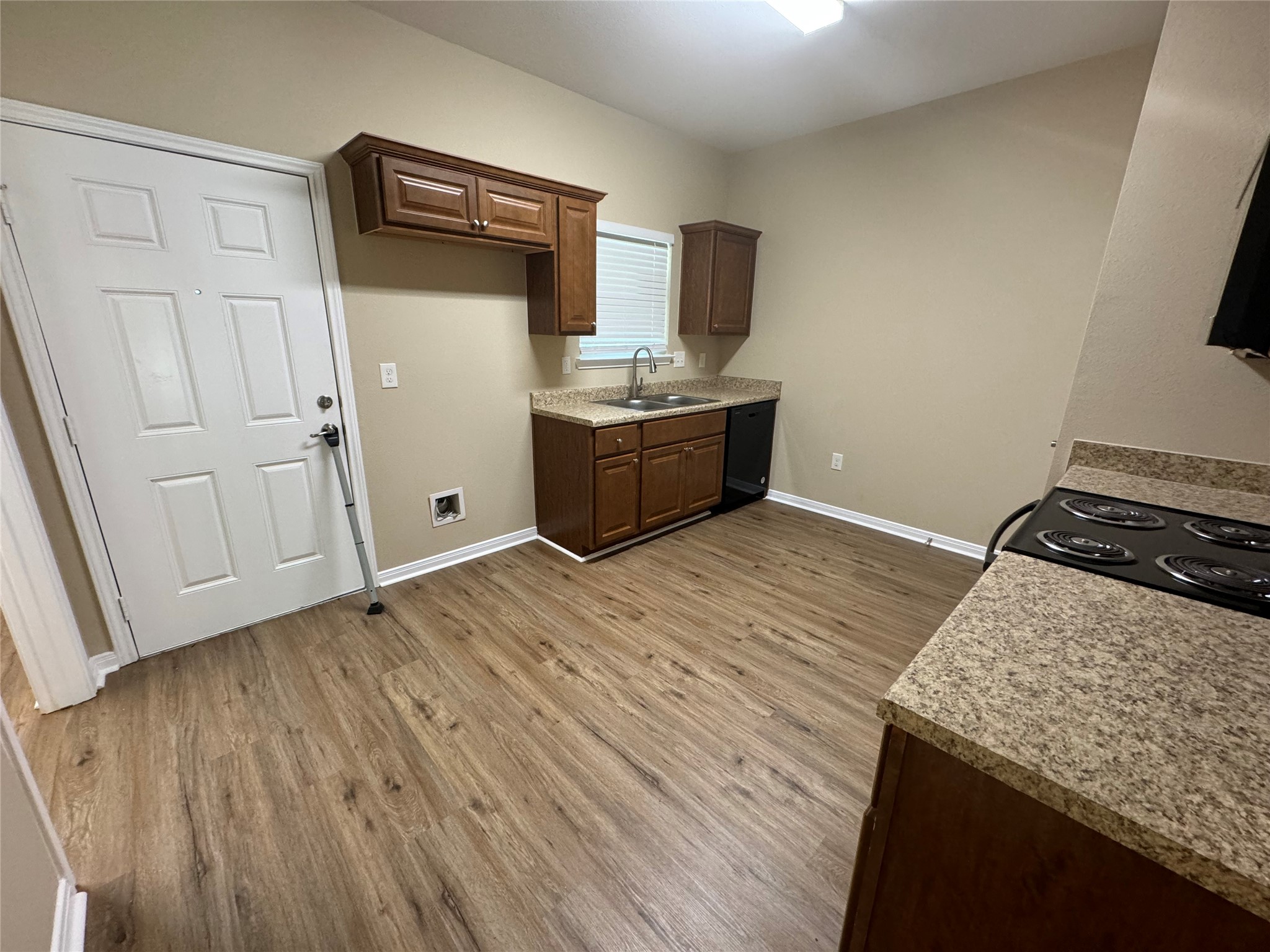 465 Lexington Property Photo 11