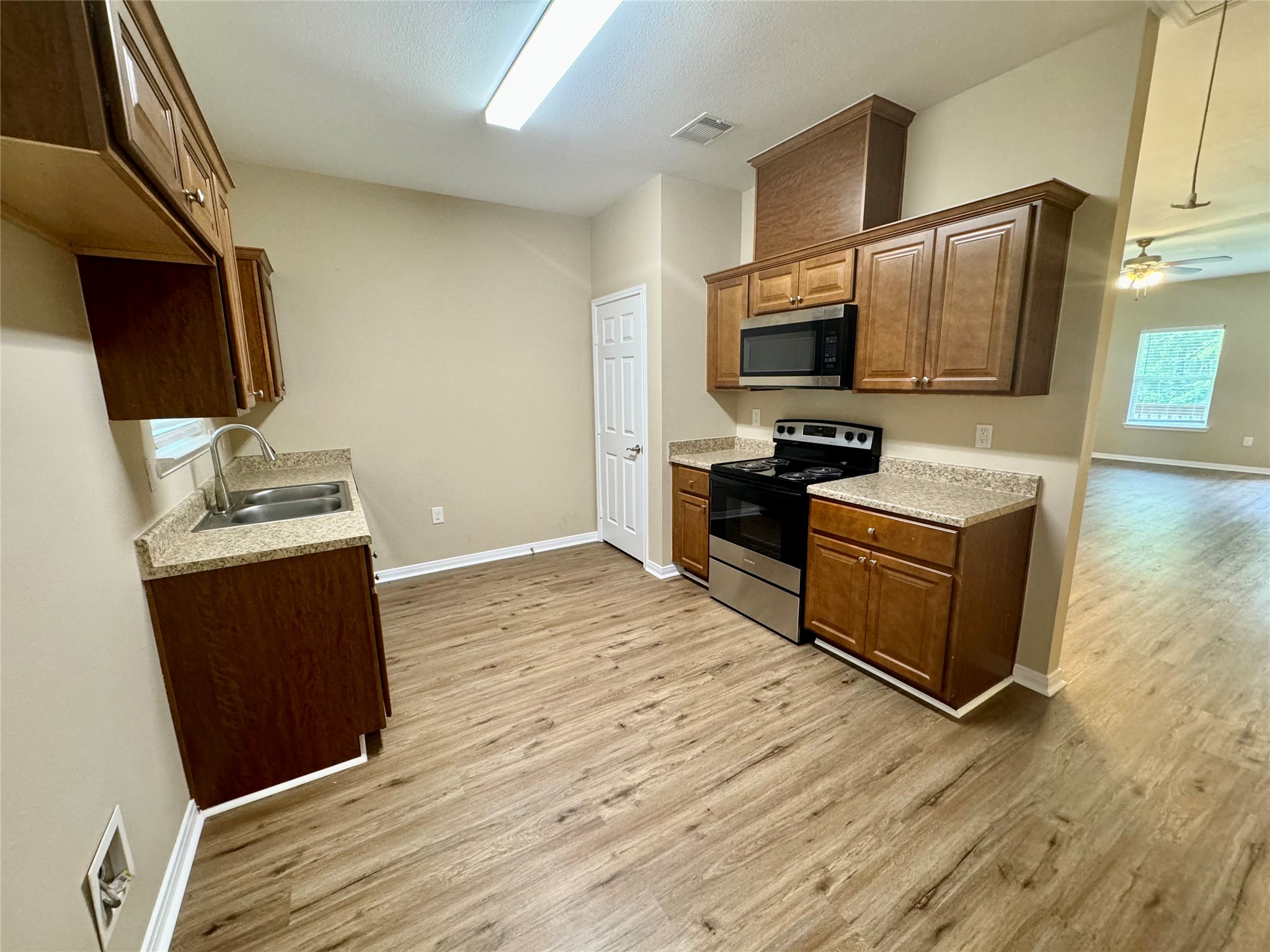 465 Lexington Property Photo 12