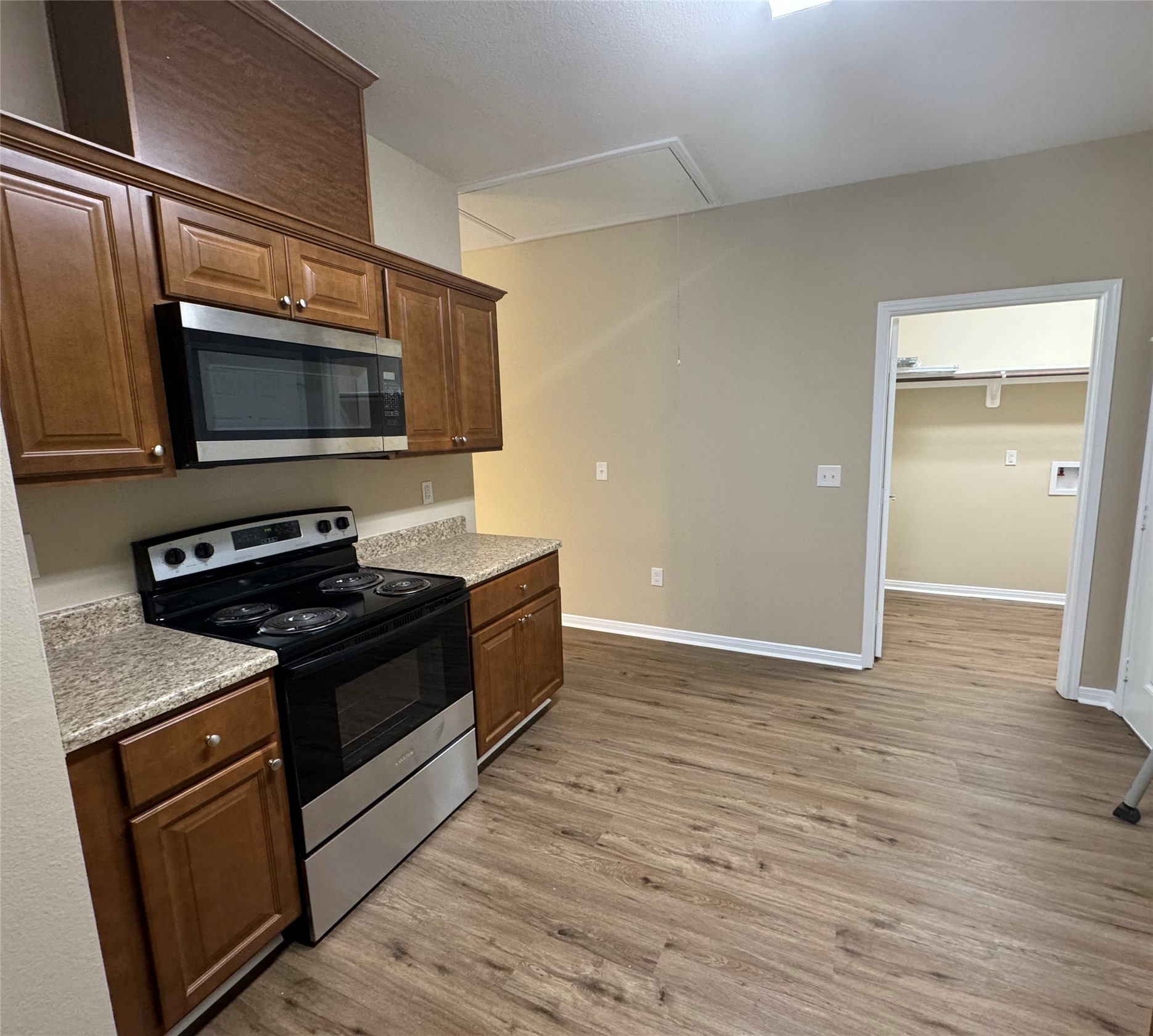 465 Lexington Property Photo 14