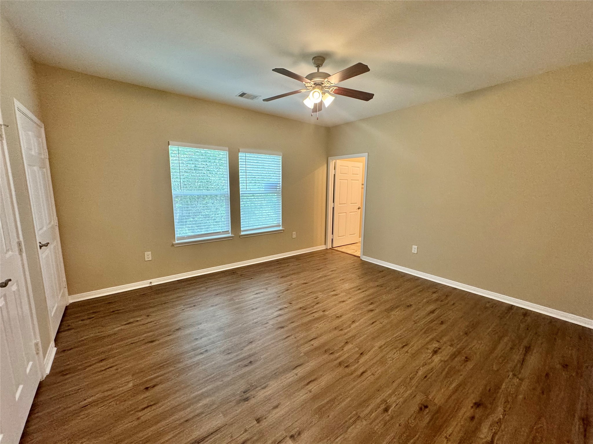 465 Lexington Property Photo 16