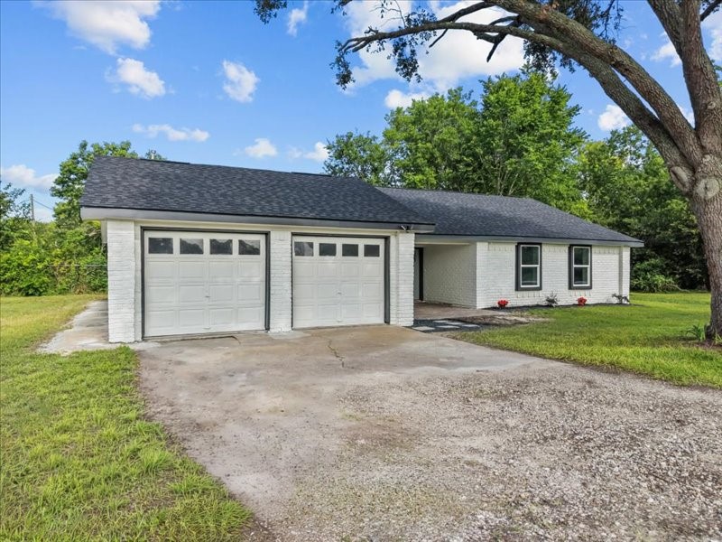 211 Avenue I Property Photo