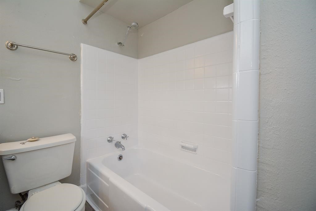 2718 Wroxton Road 3 Property Photo 20