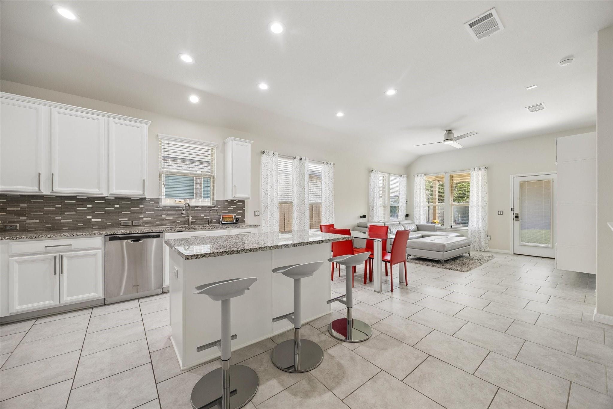 5223 Ivory Glass Drive Property Photo 8