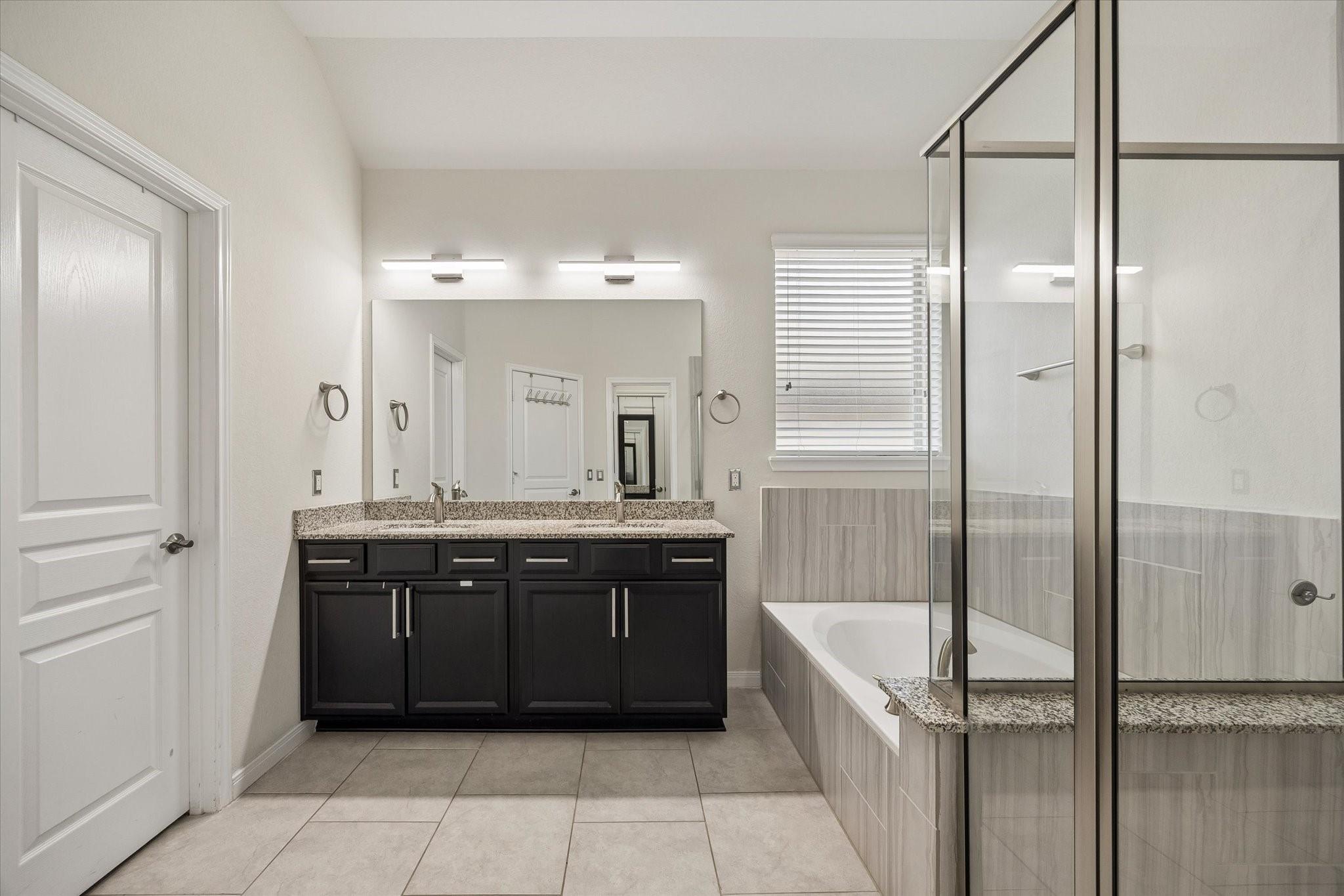 5223 Ivory Glass Drive Property Photo 16