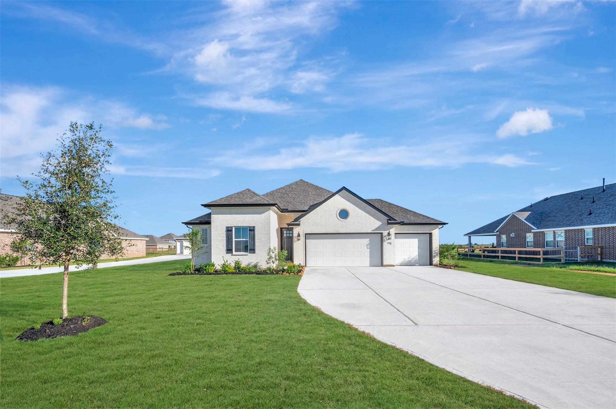 402 Cane Crossing Lake Drive Property Photo 2