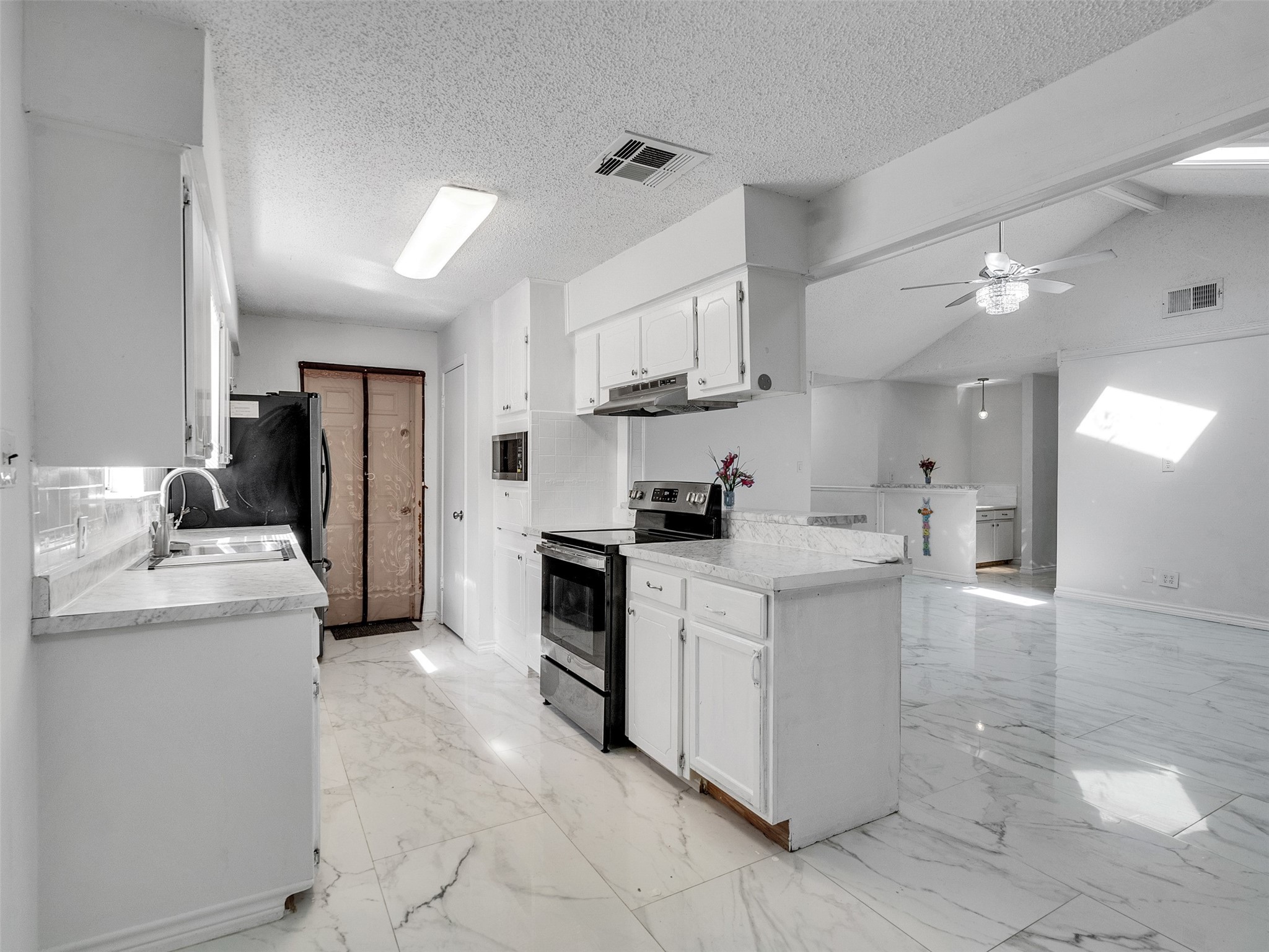 5602 Rivergate Drive Property Photo 6