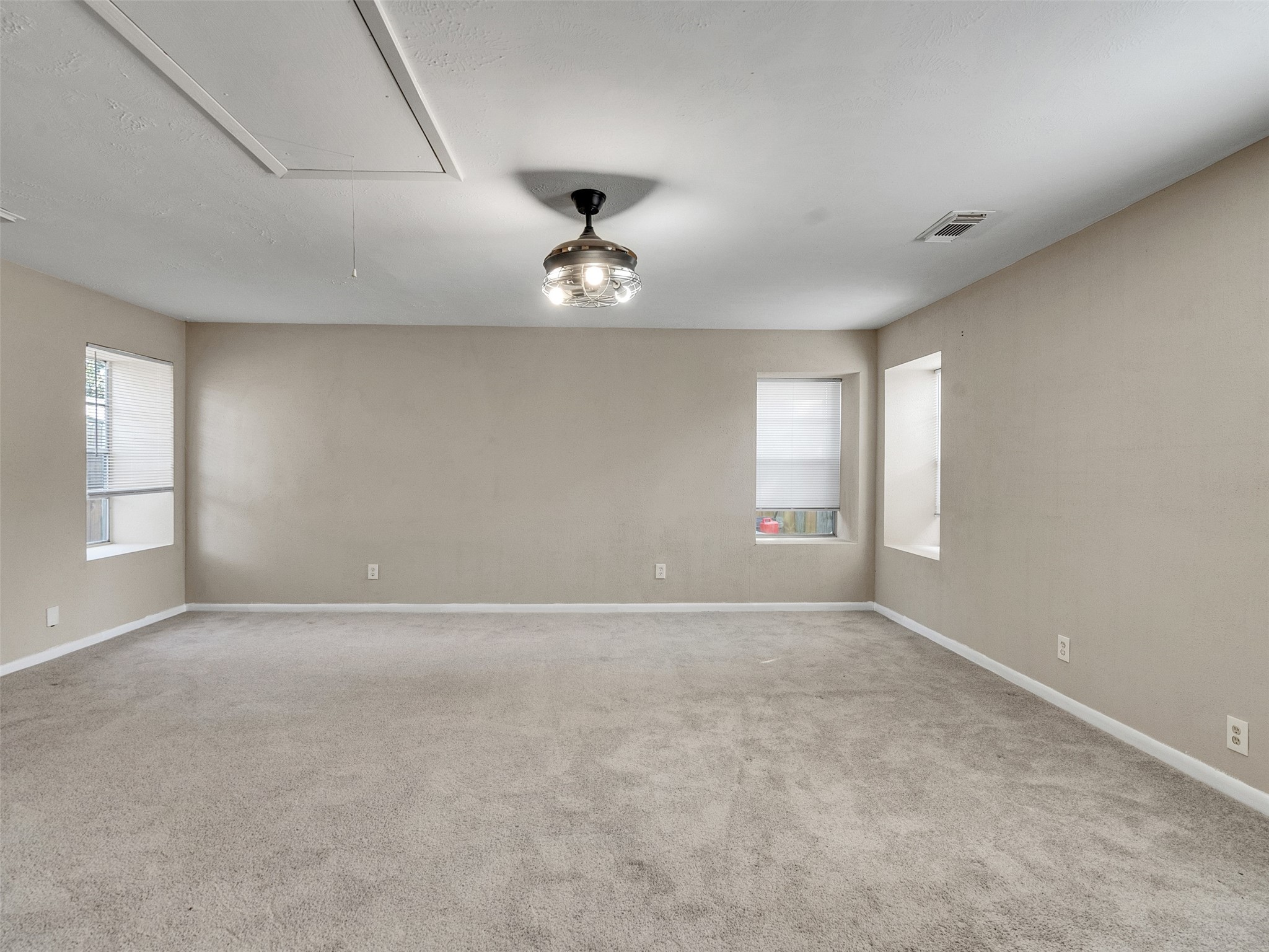 5602 Rivergate Drive Property Photo 9