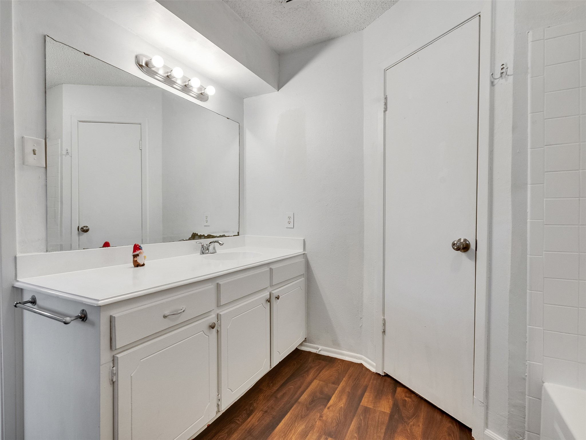 5602 Rivergate Drive Property Photo 10