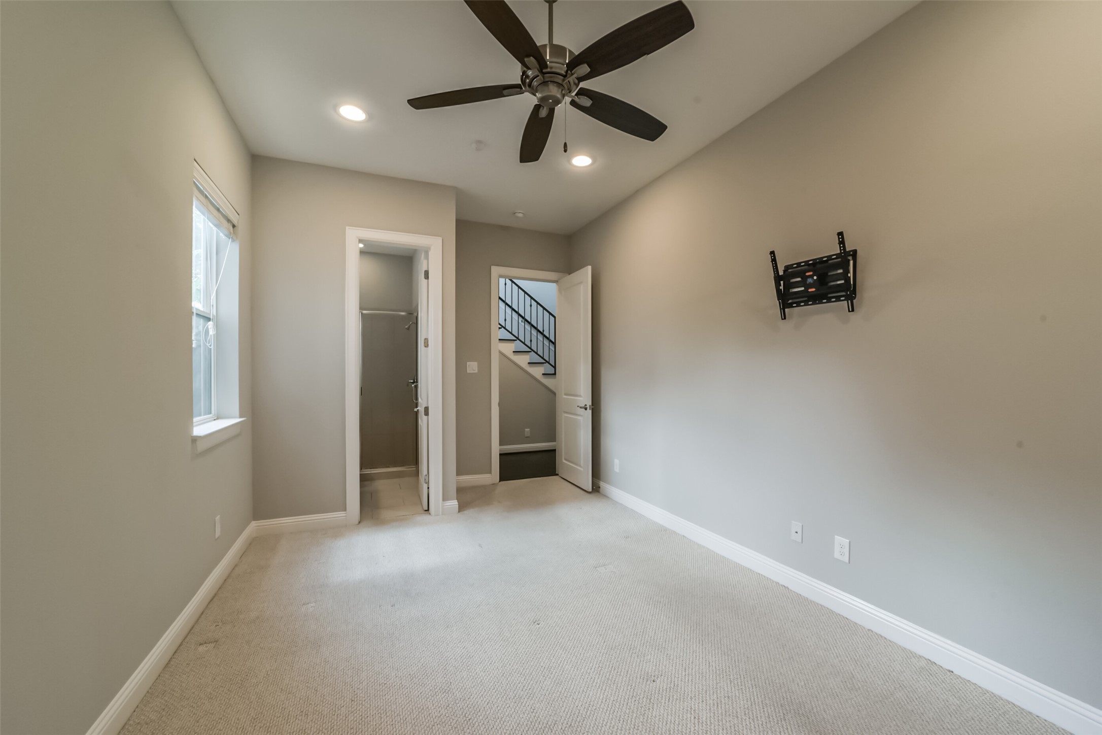 5635 Kiam Street C Property Photo 6