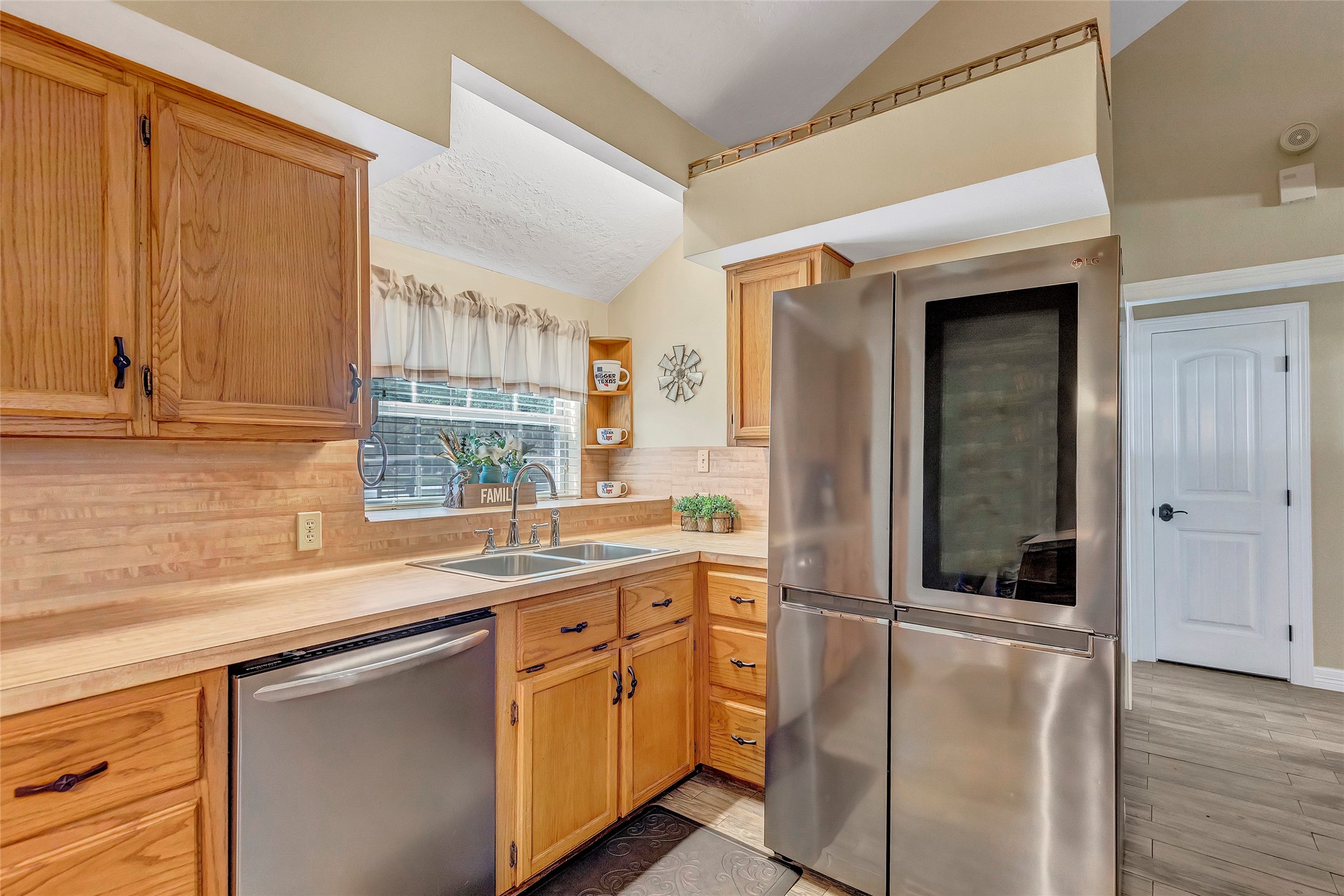 4325 Gatewood Road Property Photo 7