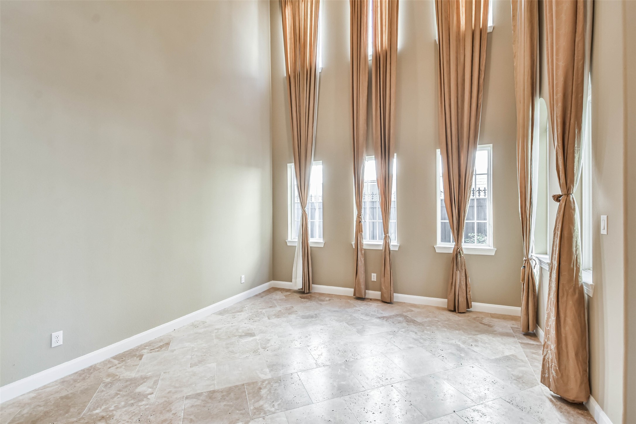 11511 Gallant Ridge Property Photo 6