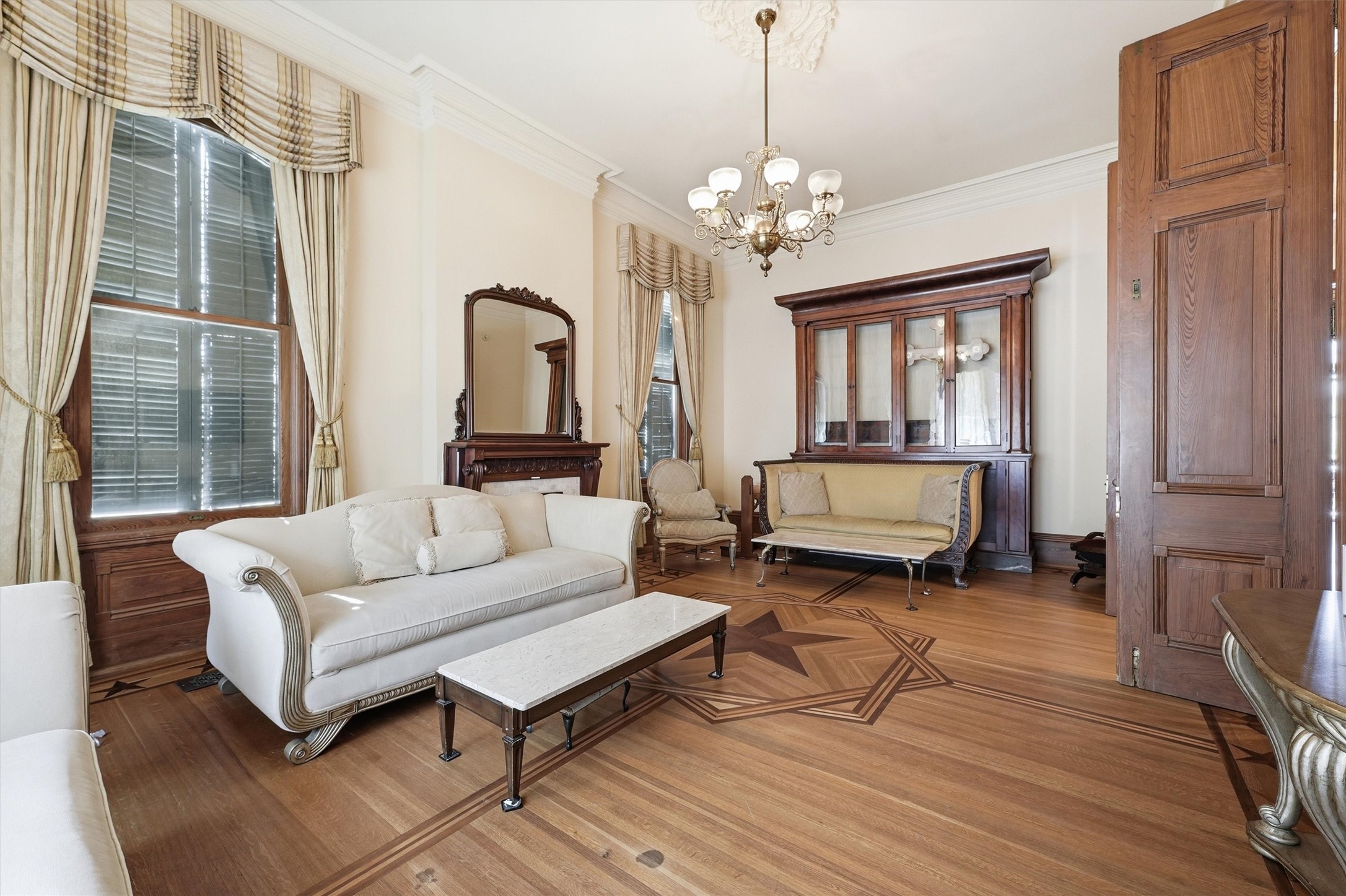 1826 Sealy Street Property Photo 16