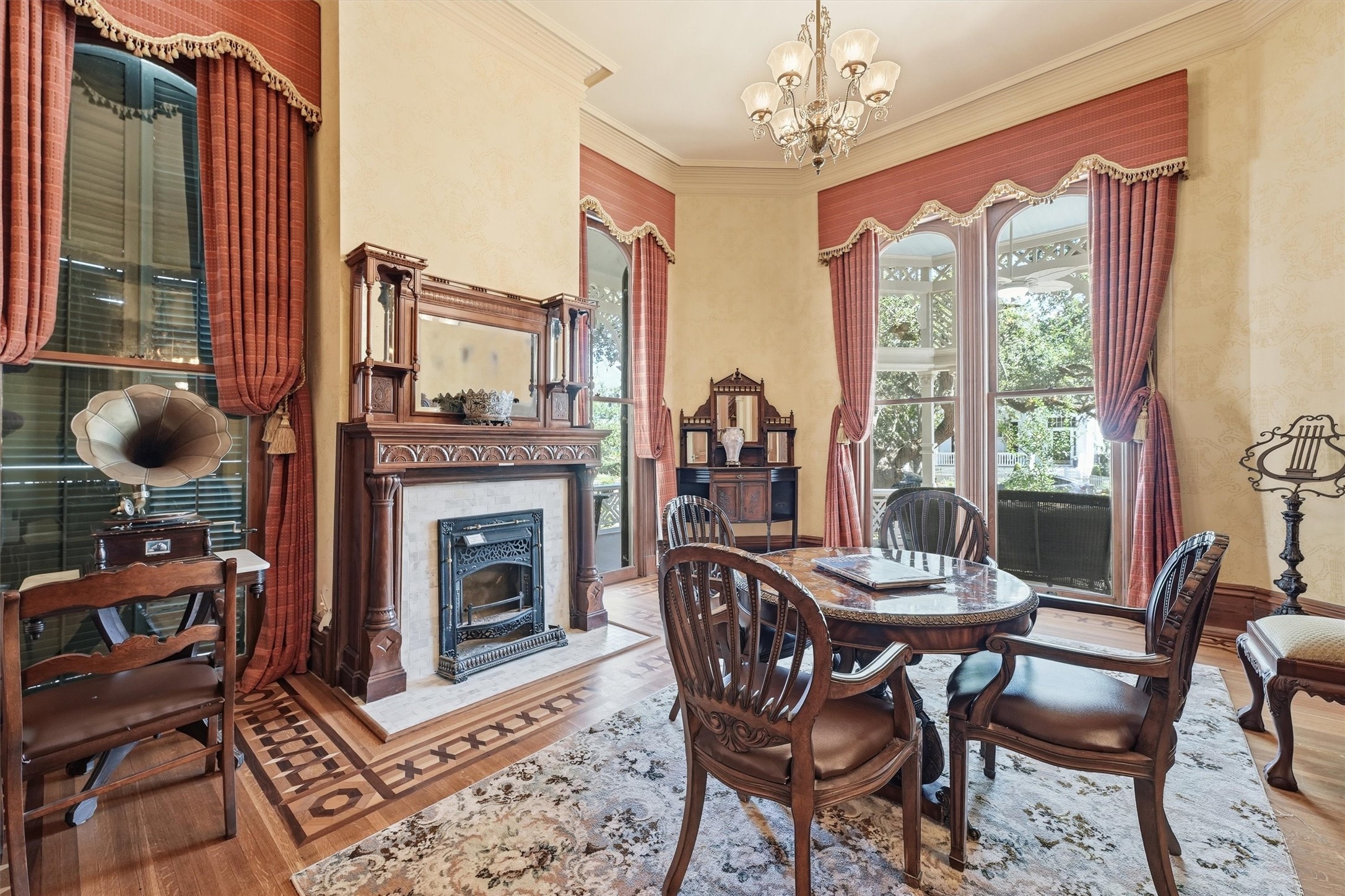 1826 Sealy Street Property Photo 17