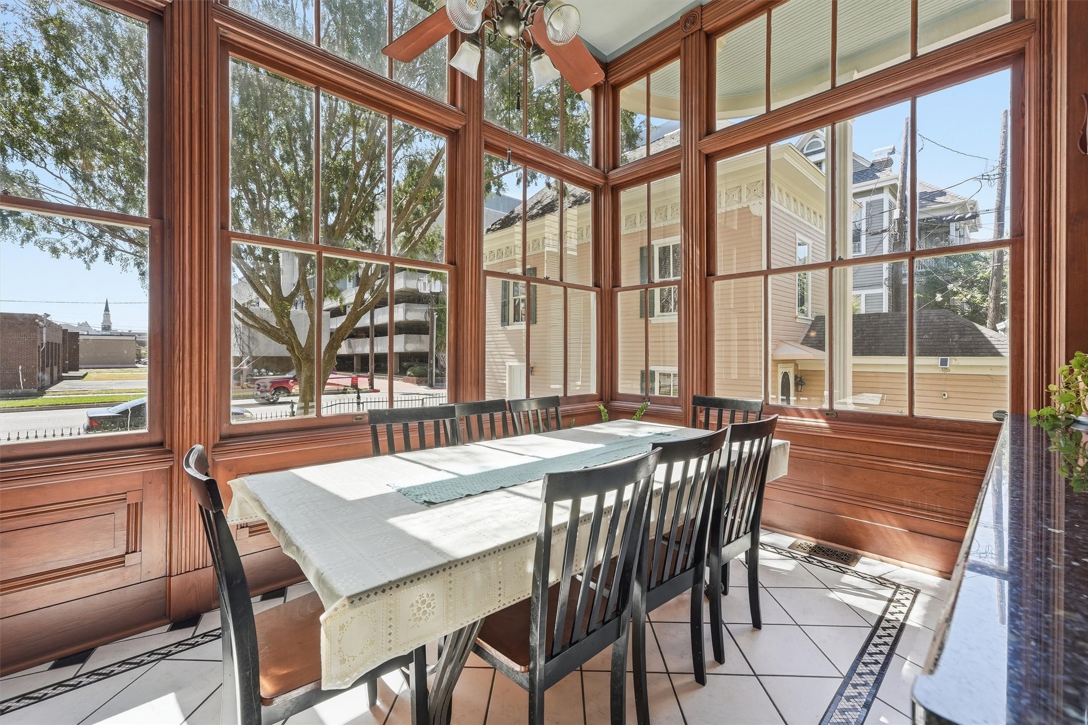 1826 Sealy Street Property Photo 20