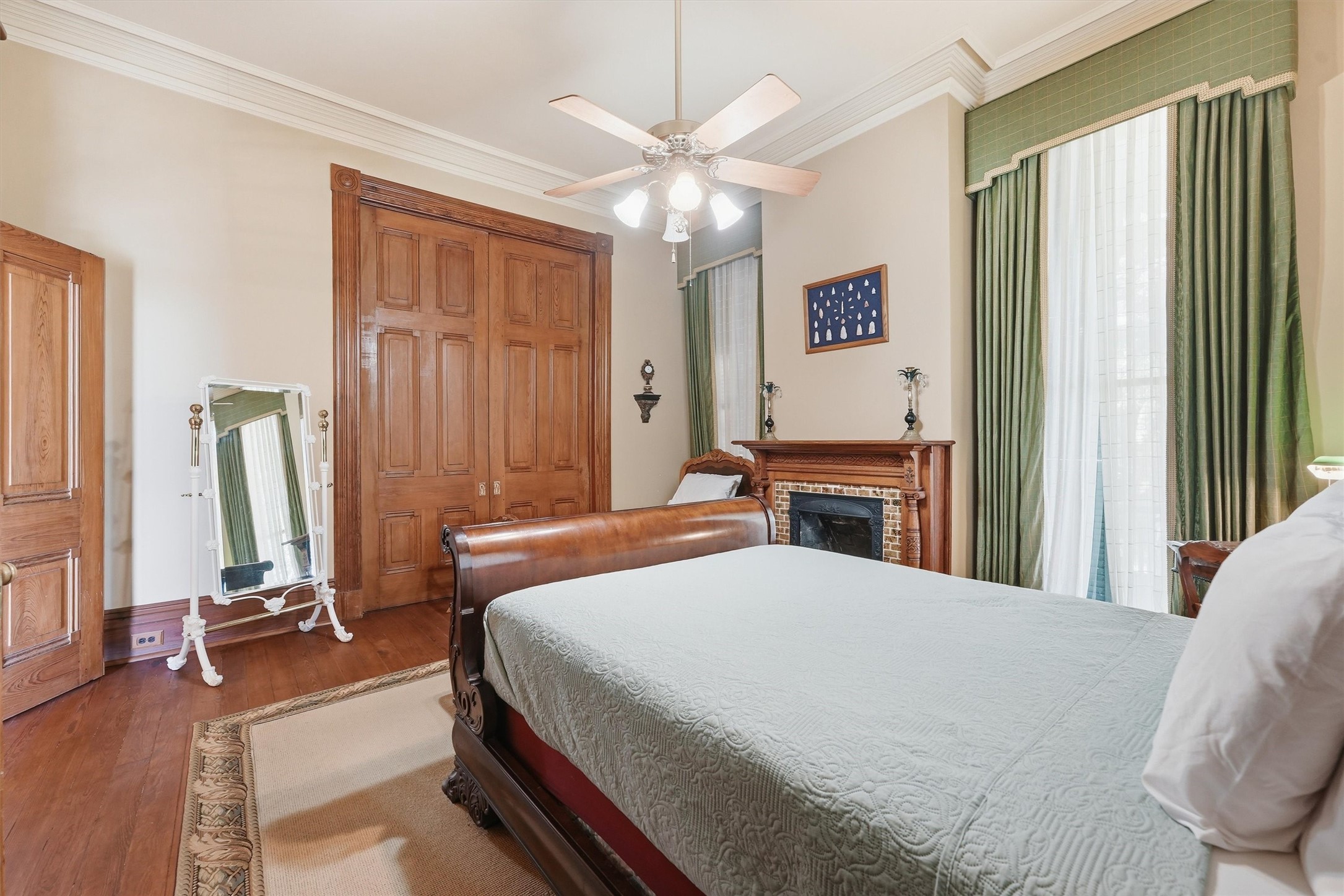 1826 Sealy Street Property Photo 25