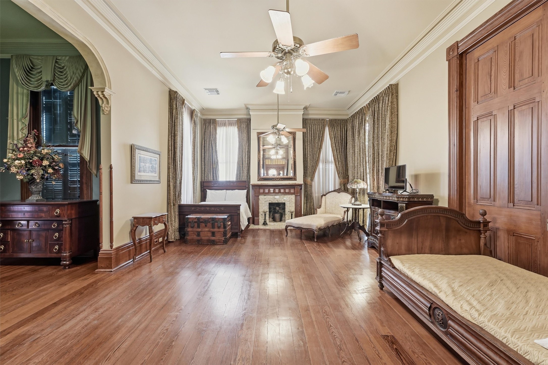 1826 Sealy Street Property Photo 26