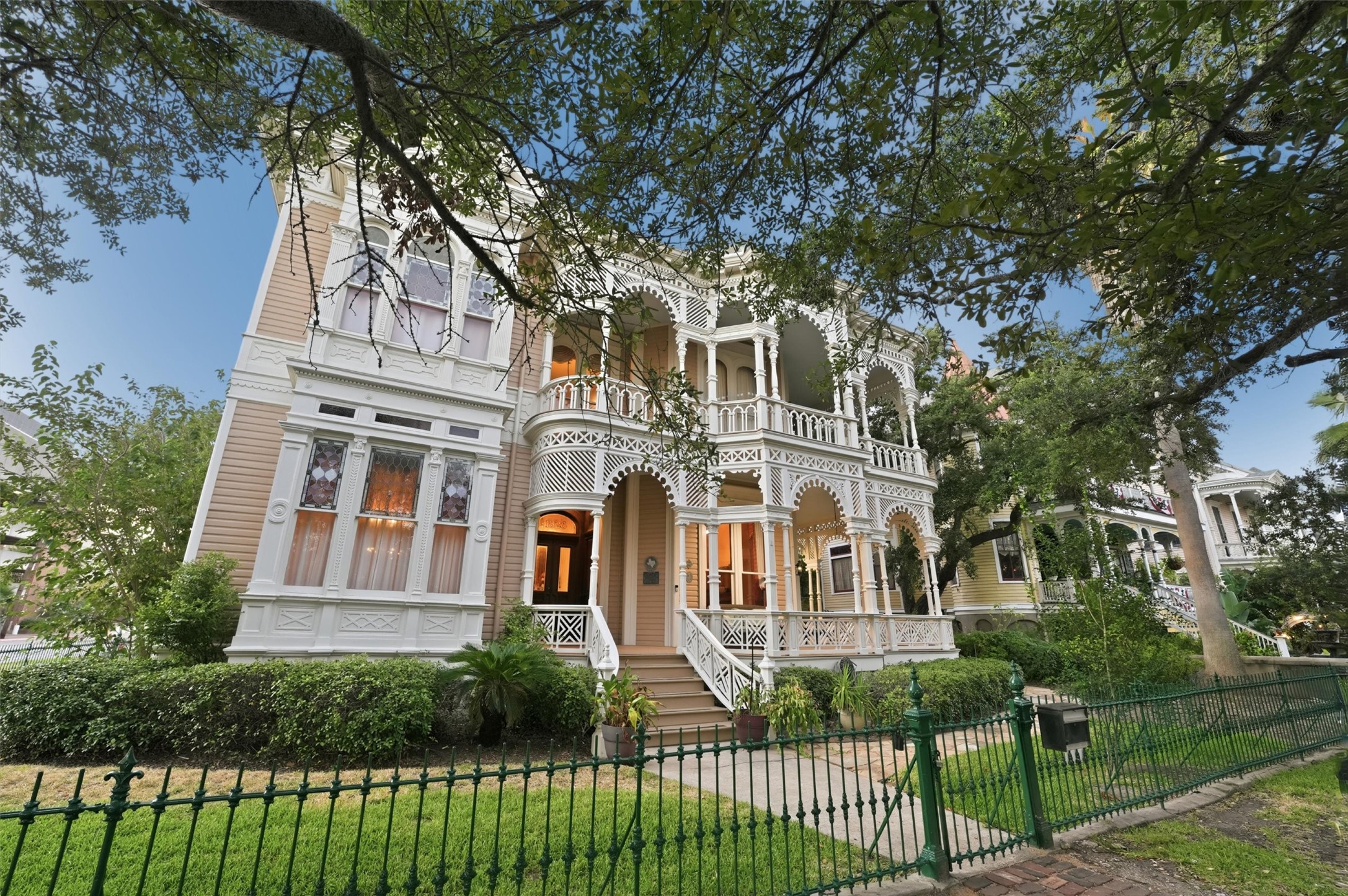 1826 Sealy Street Property Photo 37