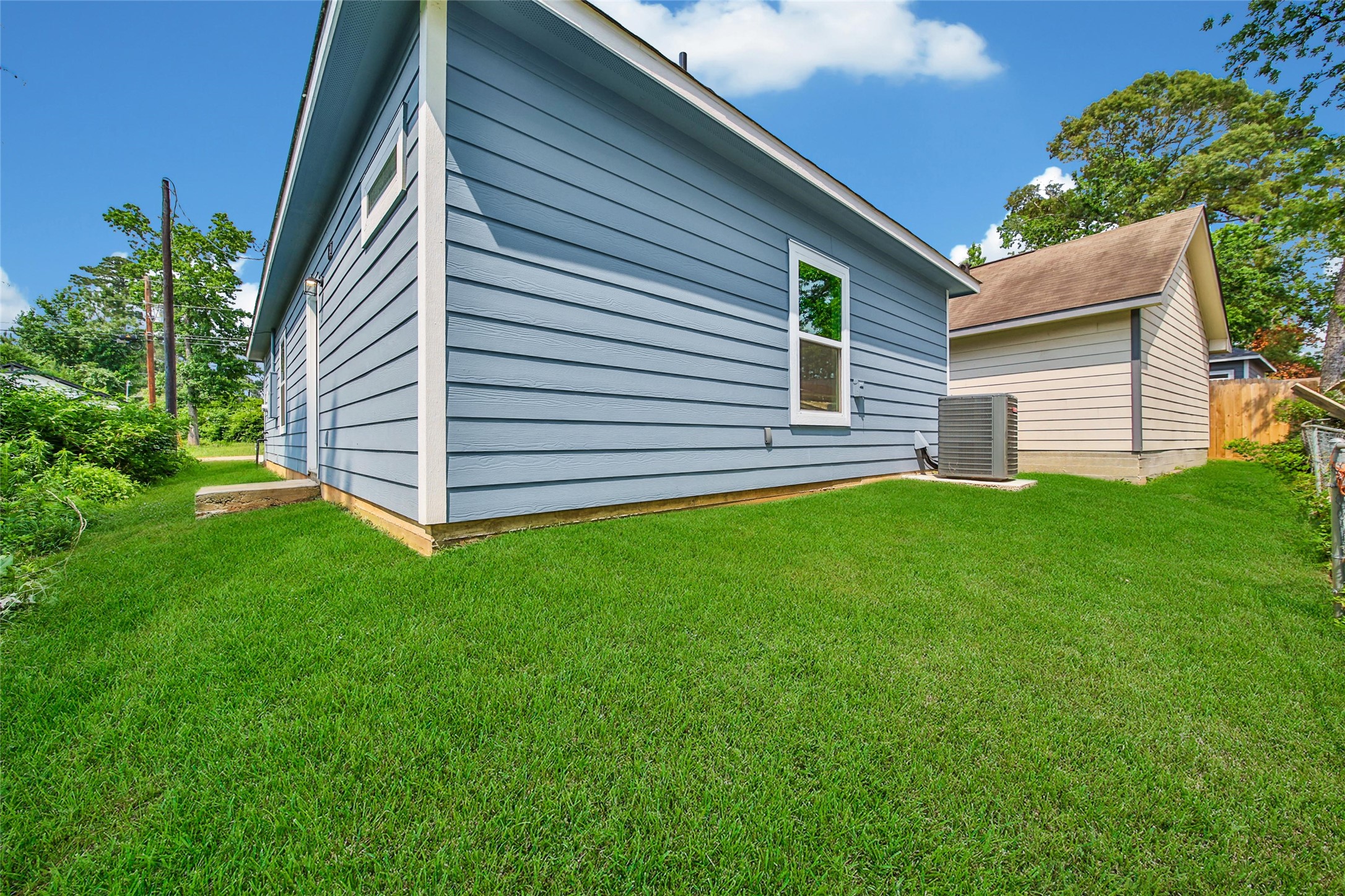 16713 E Ivanhoe Property Photo 3