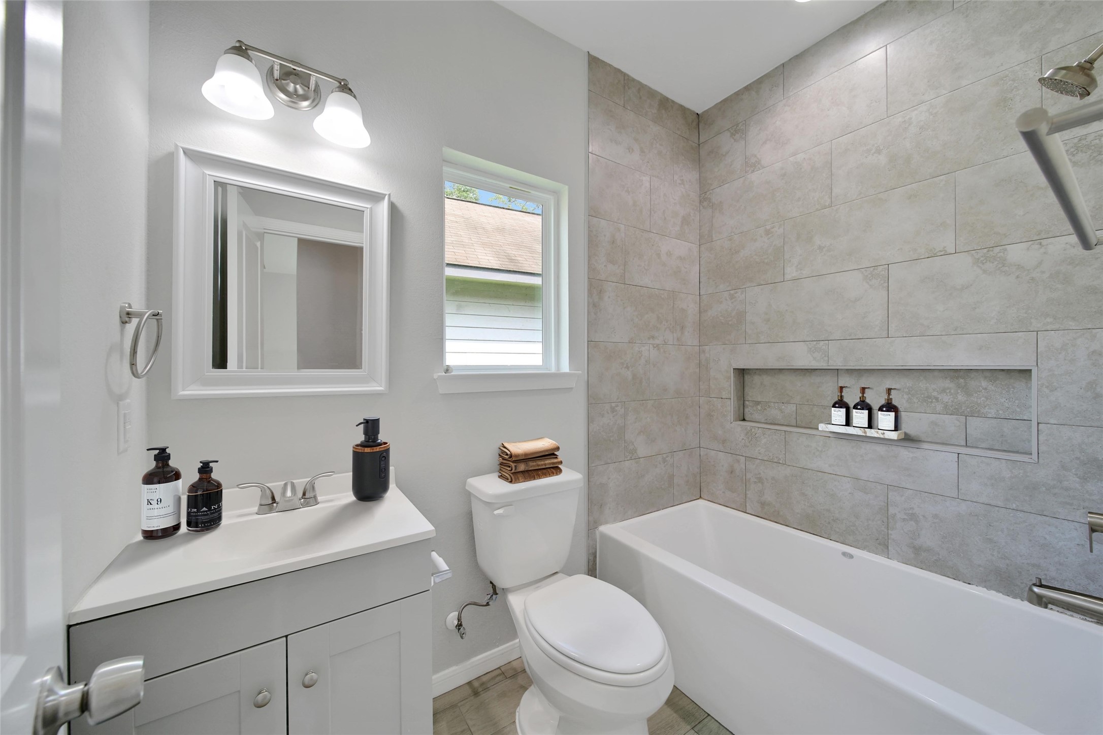 16713 E Ivanhoe Property Photo 5