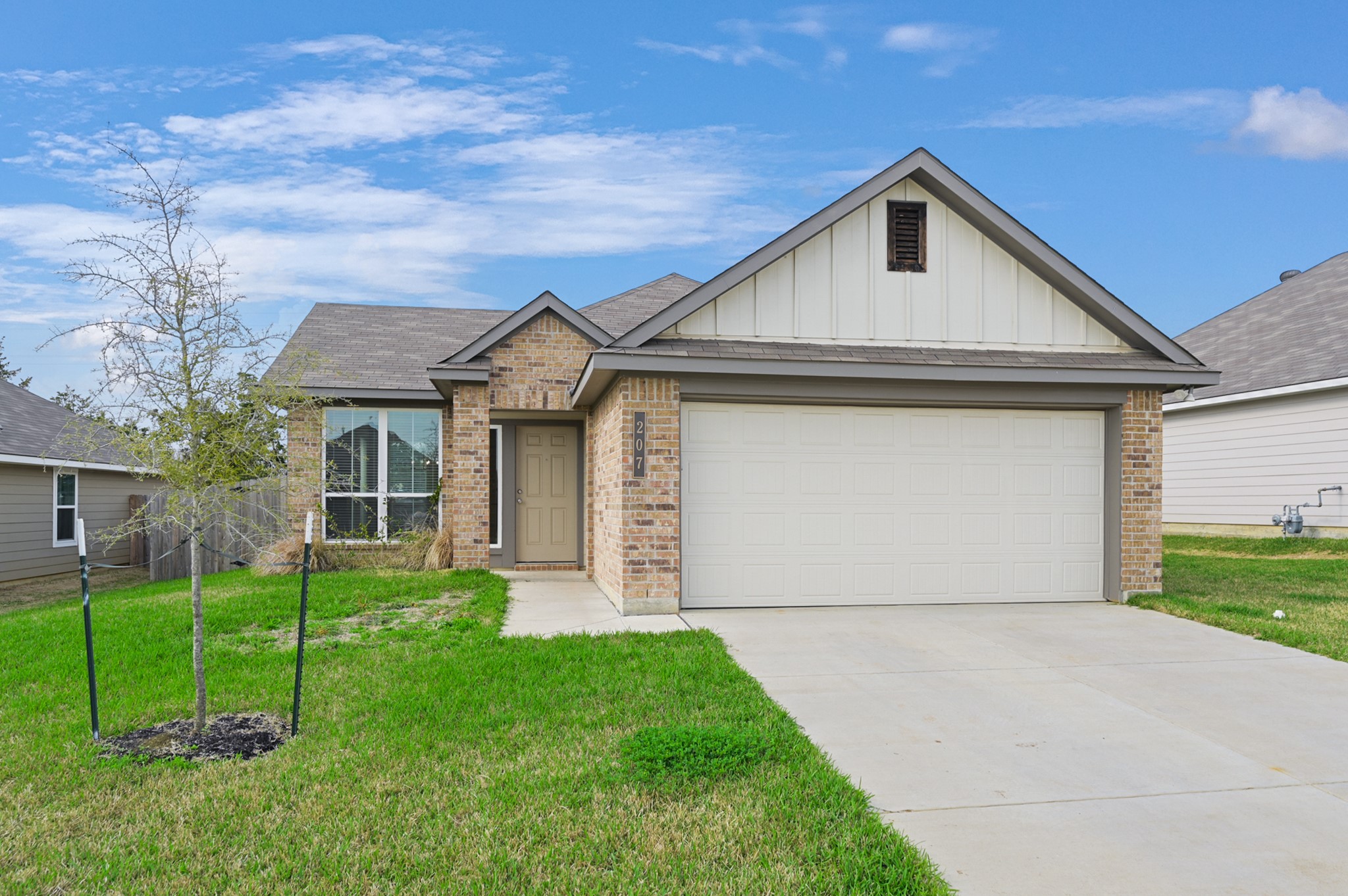 207 Cross Lane Property Photo