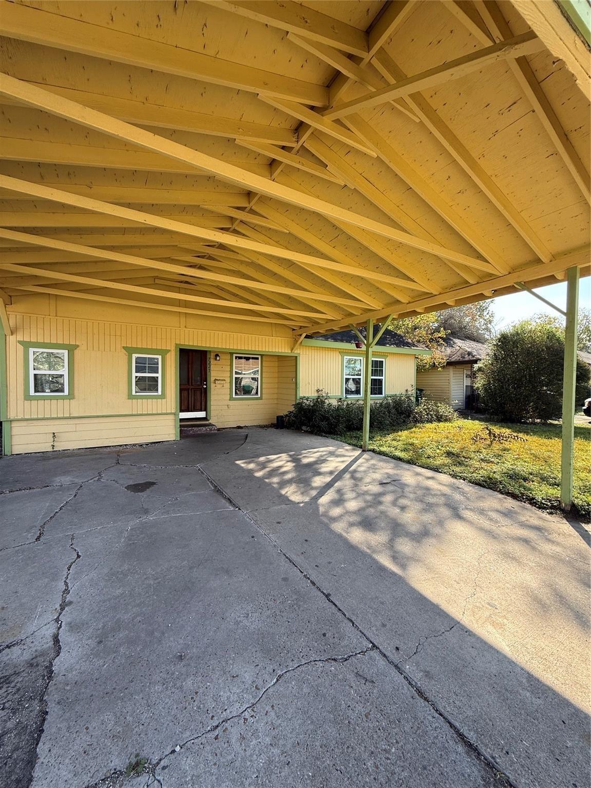 7227 Saint Augustine Street Property Photo 2