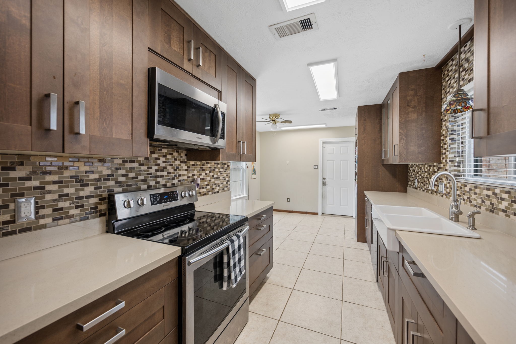 2327 Colonial Ridge Drive Property Photo 1