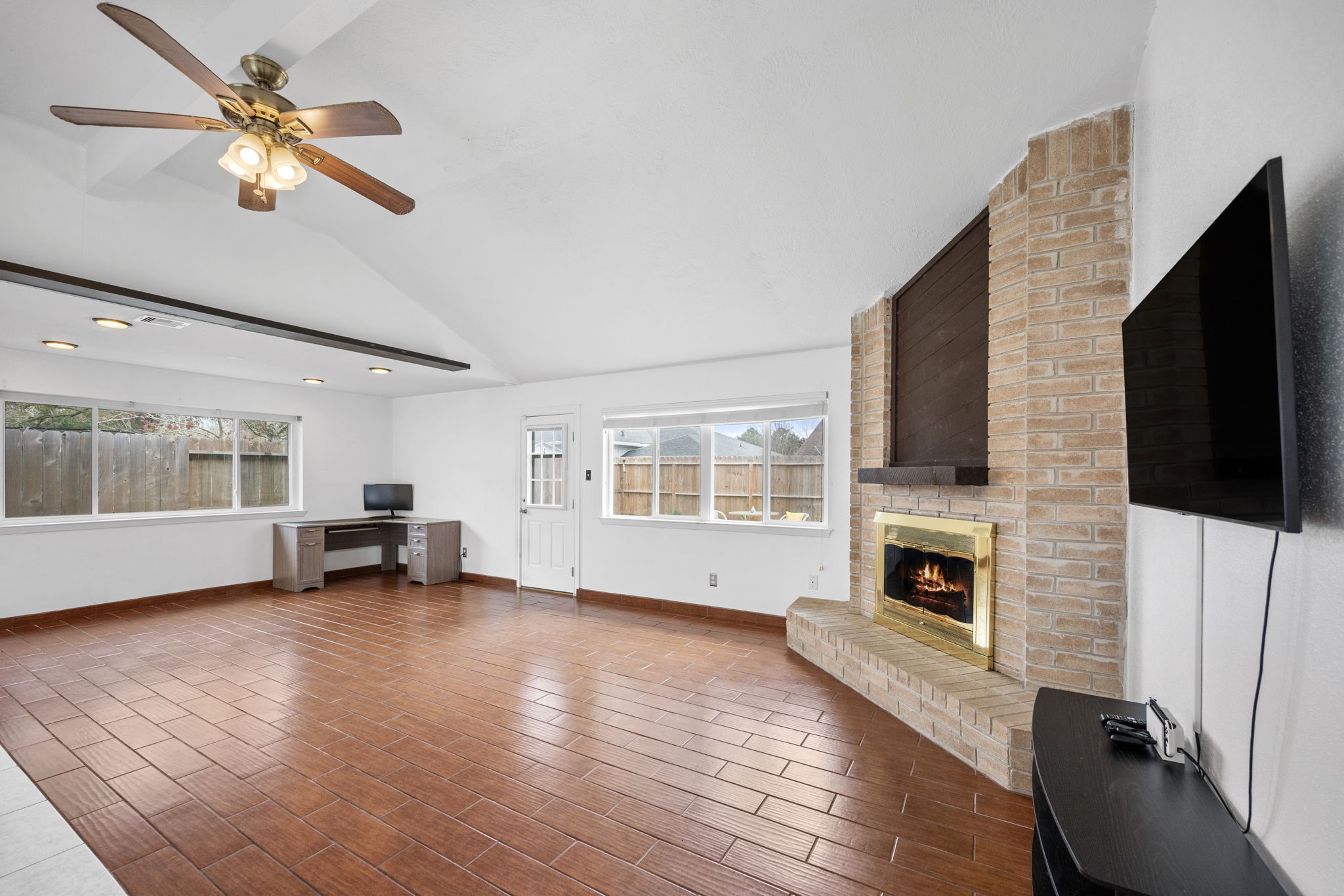 2327 Colonial Ridge Drive Property Photo 2
