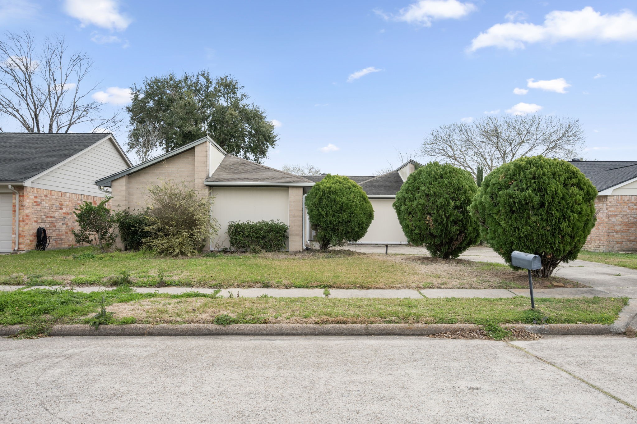 2327 Colonial Ridge Drive Property Photo 5