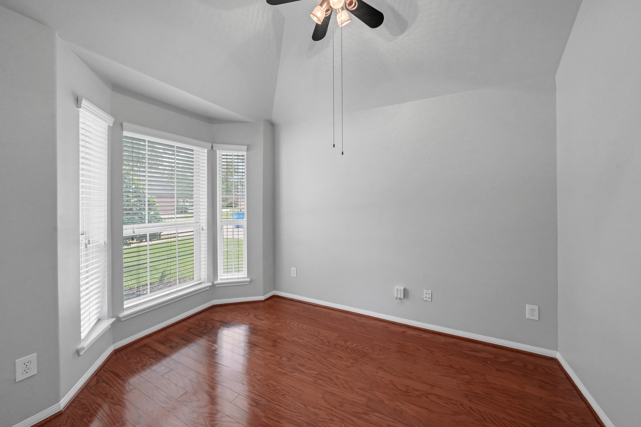 27 Garden Grove Drive Property Photo 5