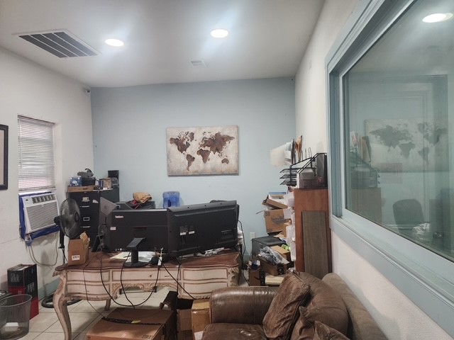 2520 W Mount Houston Road Property Photo 8