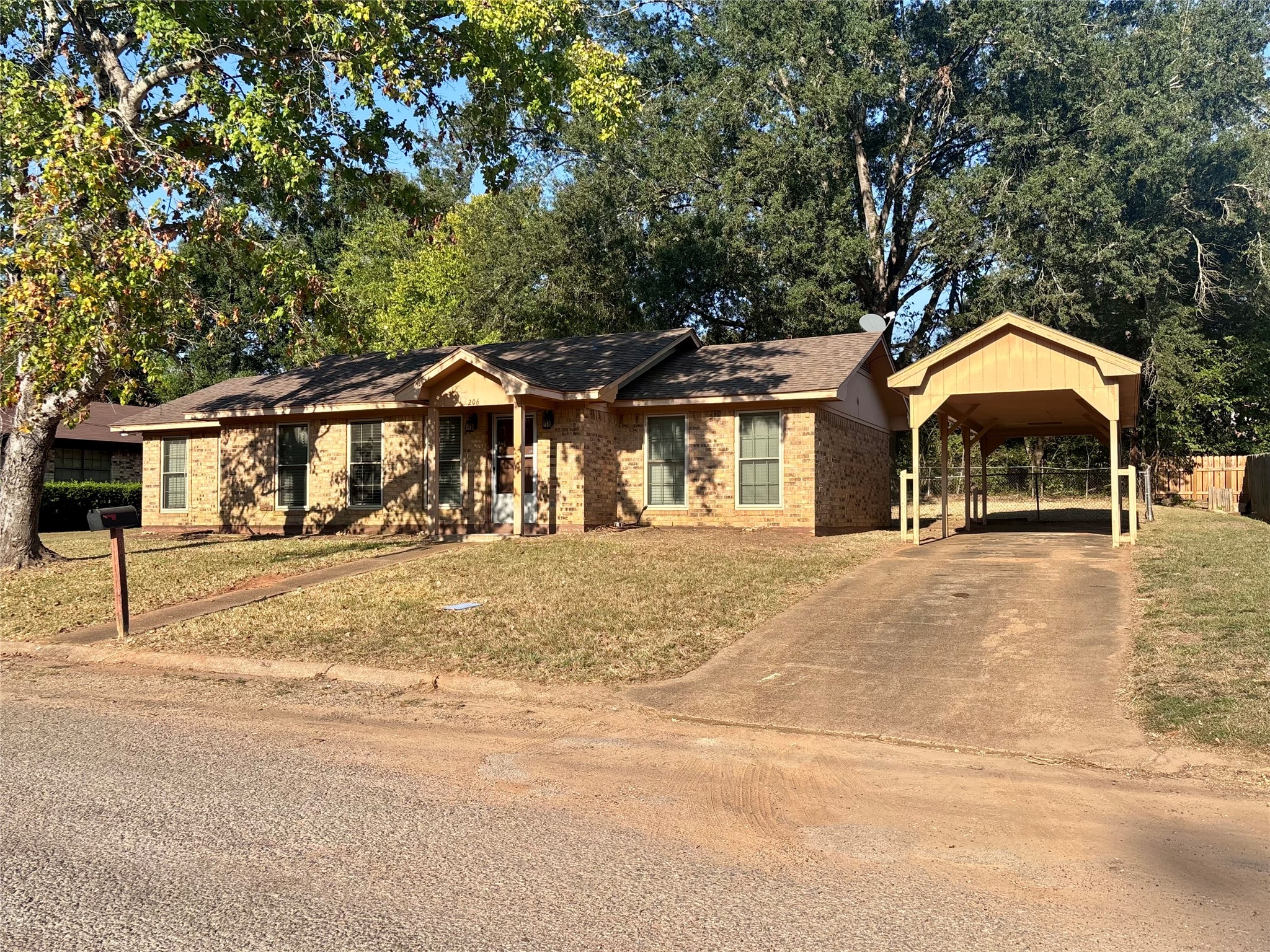 206 Valley Lane Property Photo 2