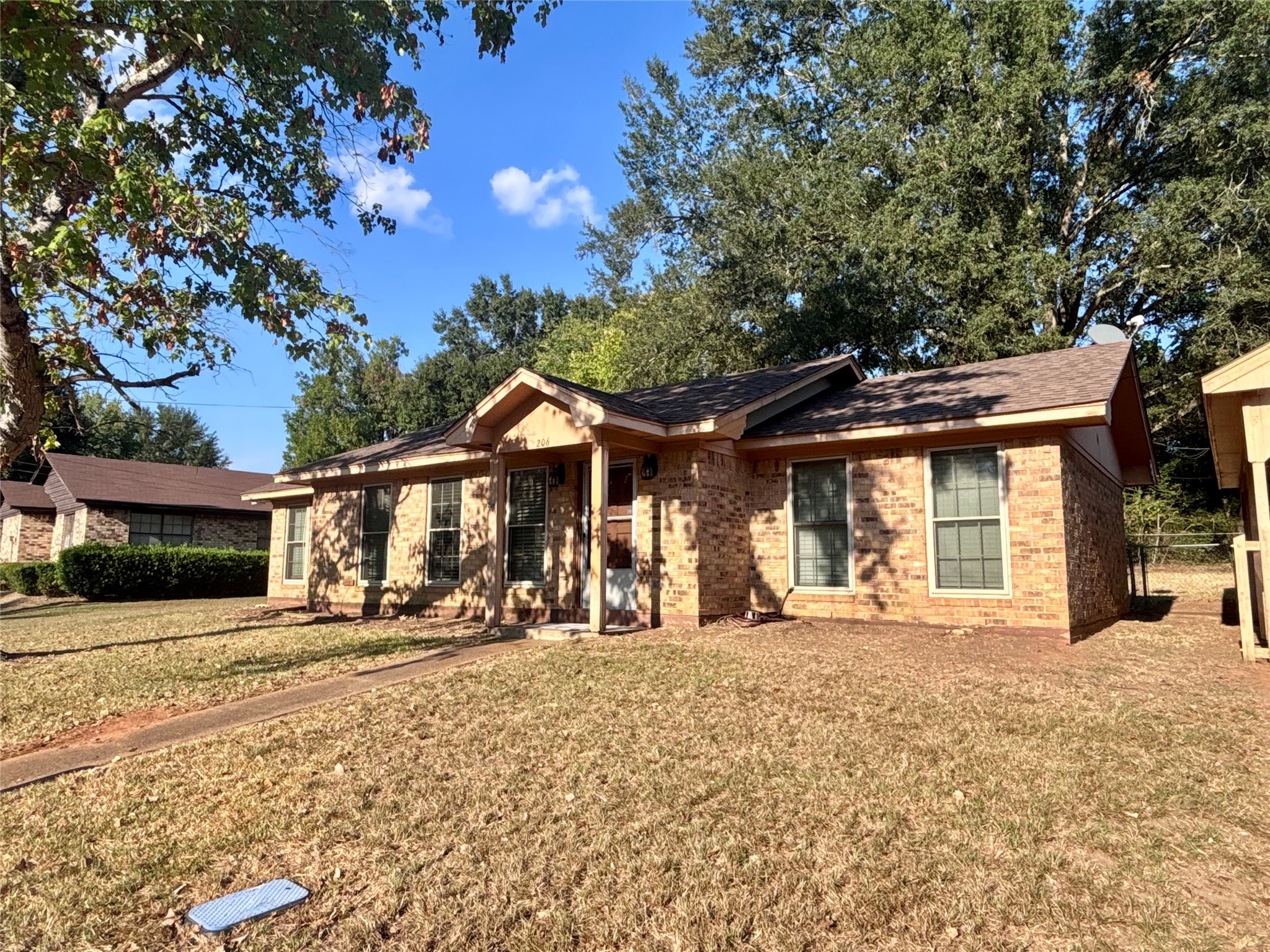 206 Valley Lane Property Photo 3