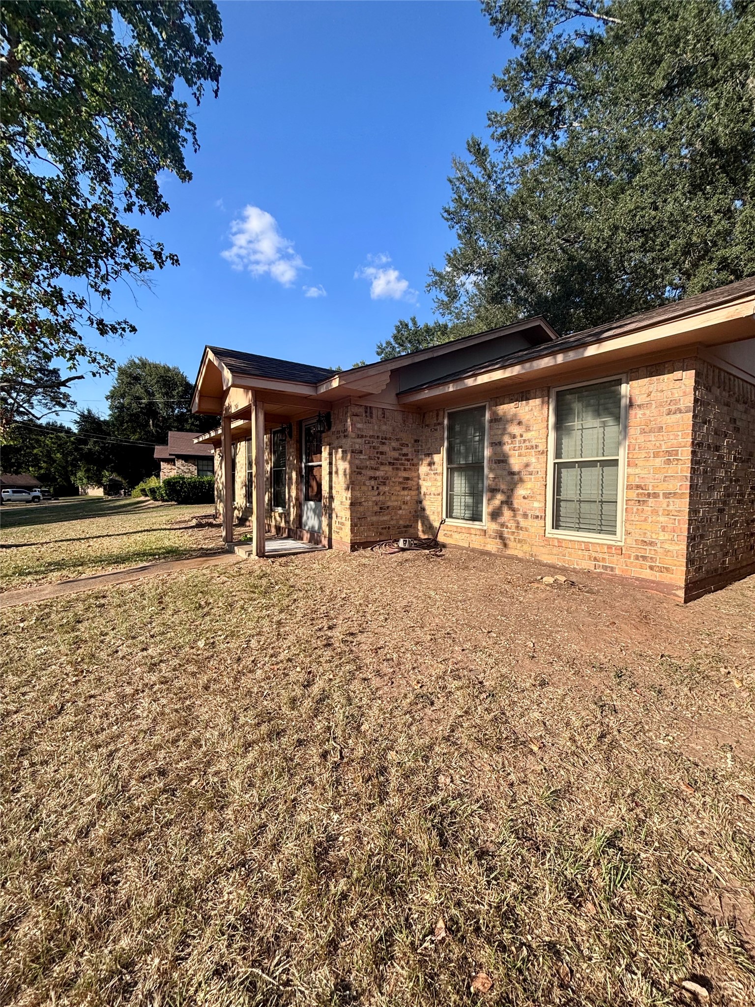 206 Valley Lane Property Photo 4