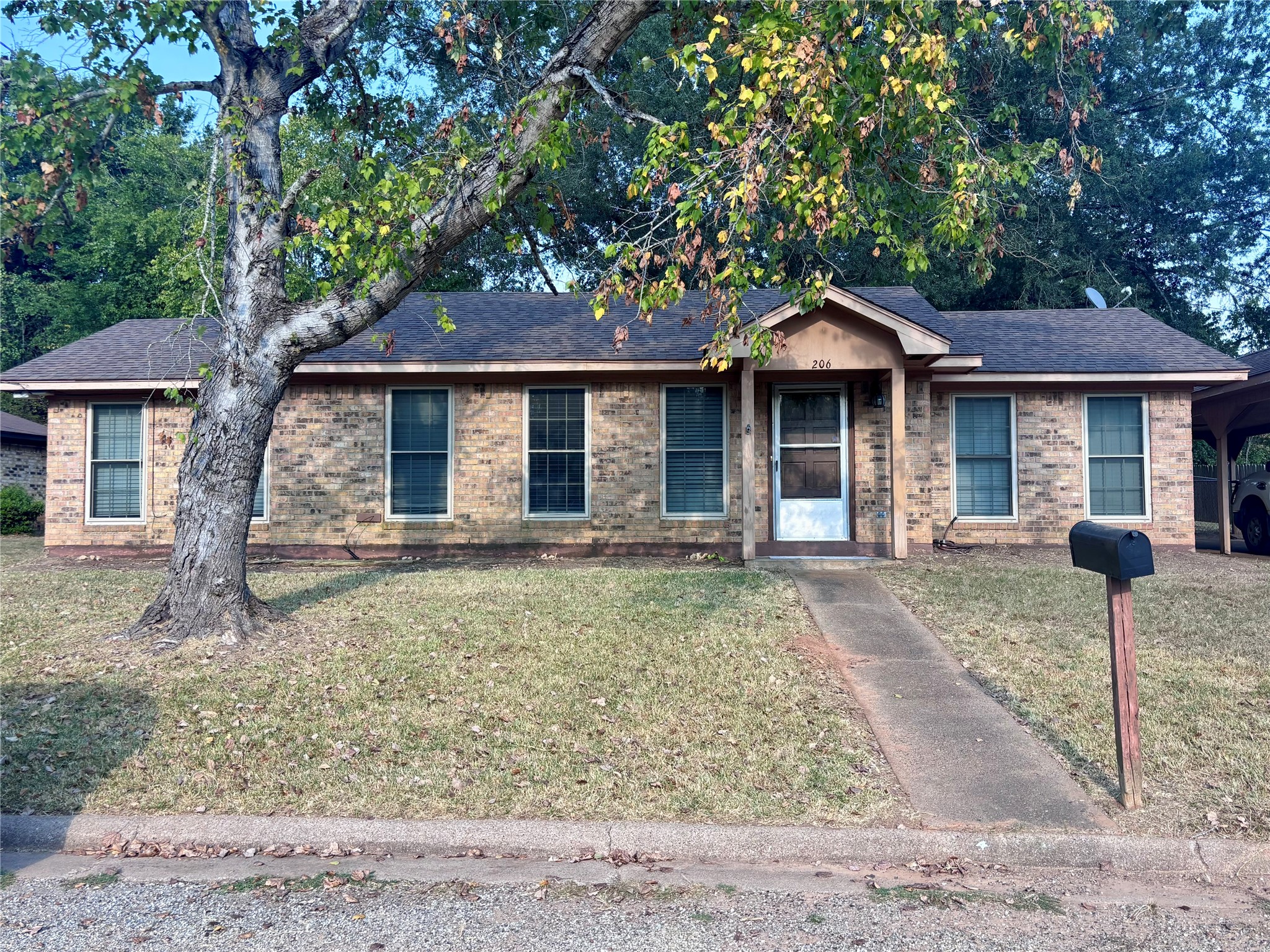 206 Valley Lane Property Photo 8